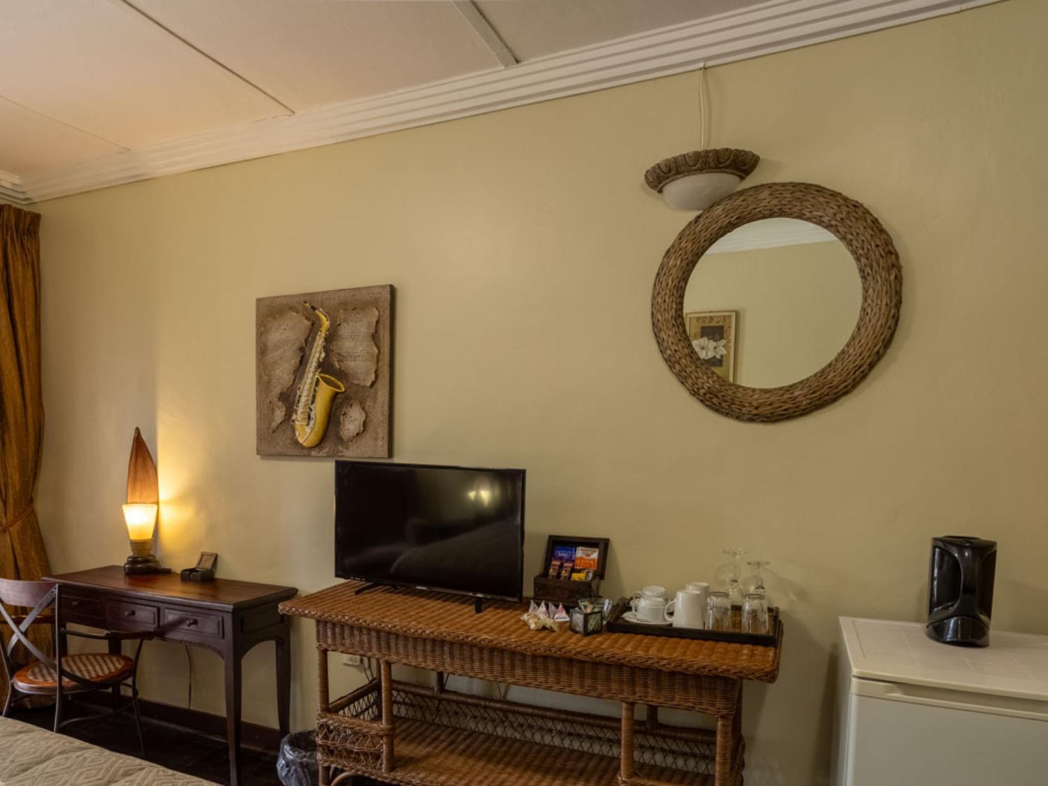 Superior Family Room photo 3