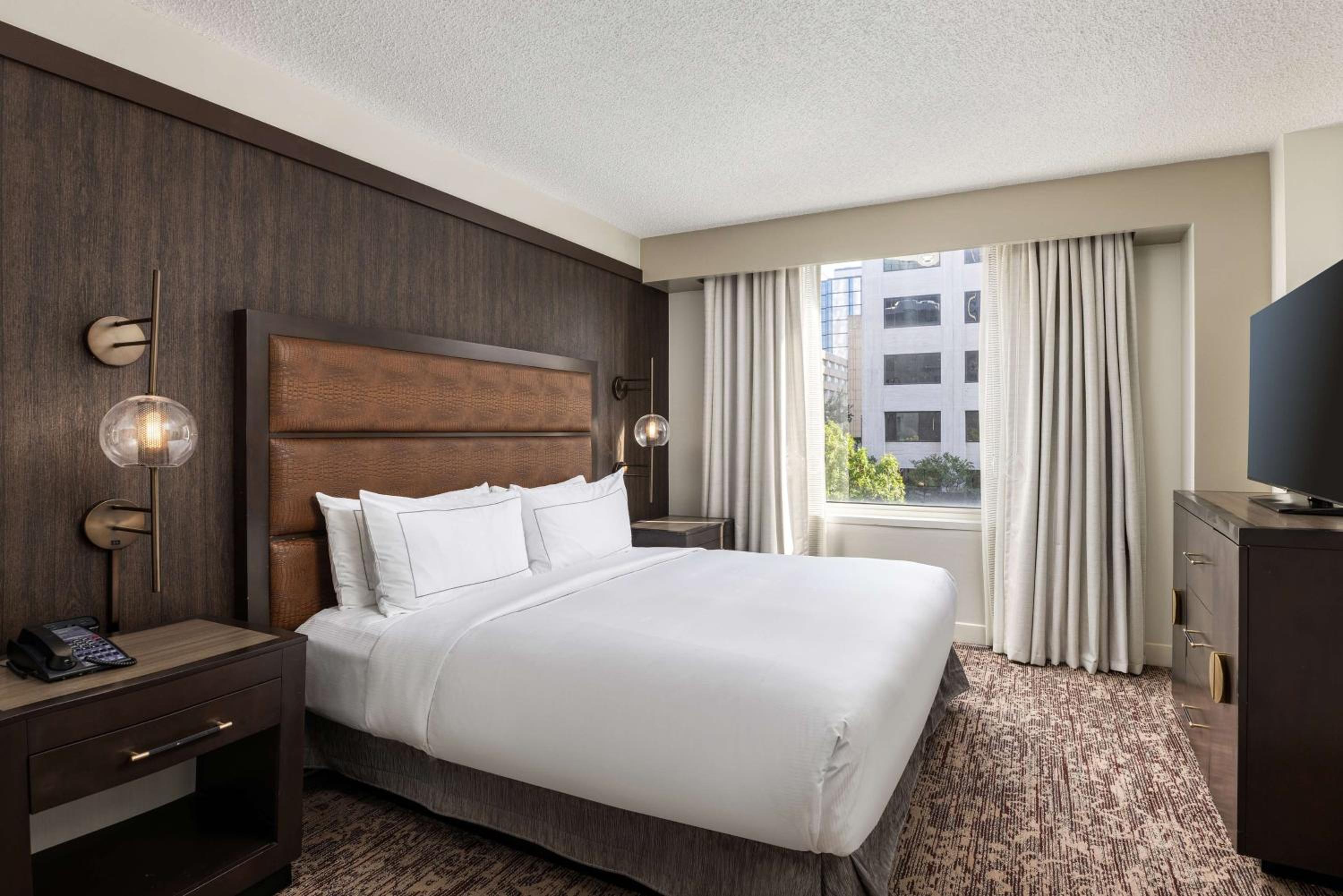 King Suite - Disability Access/Non-Smoking - Photo 6