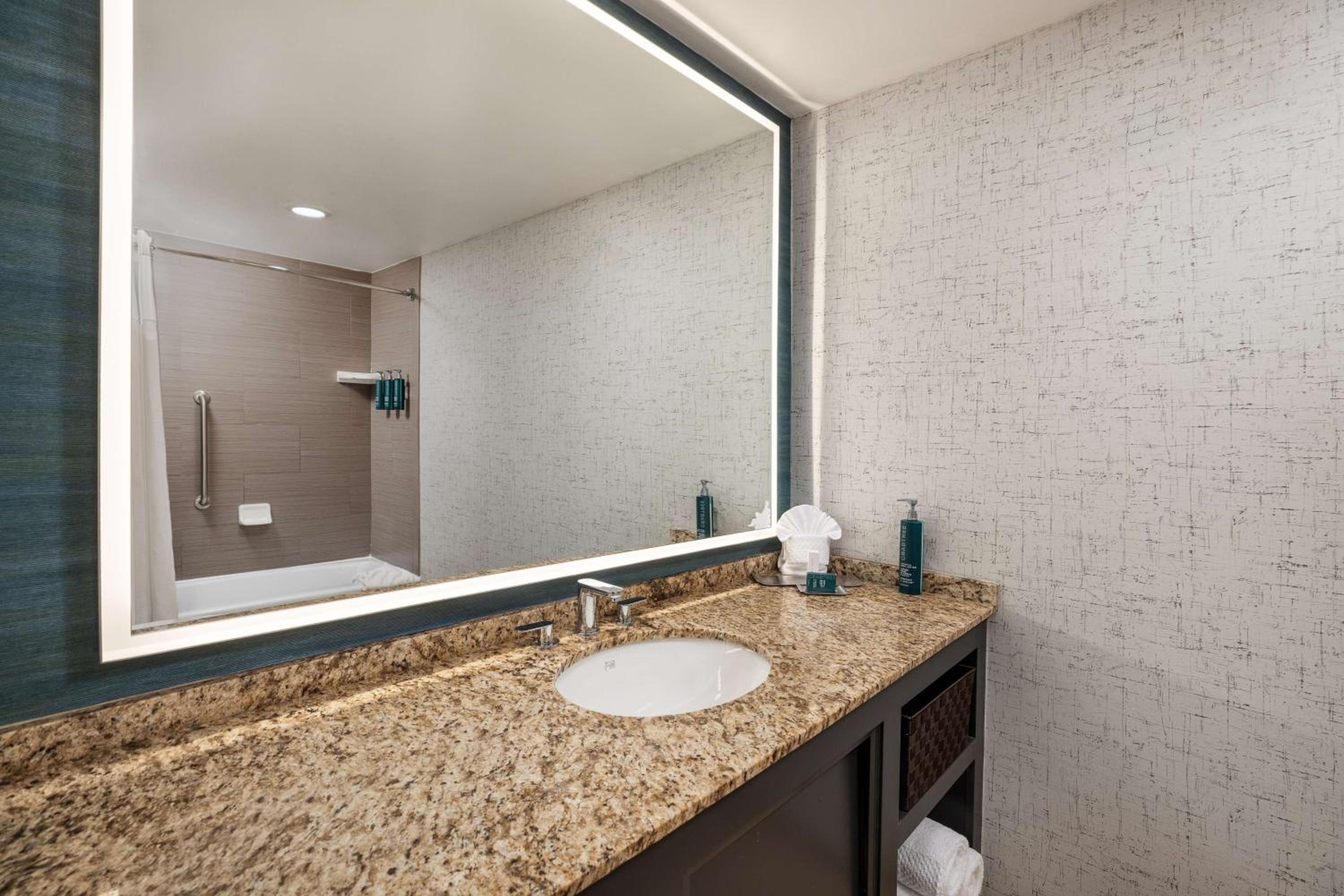 King Suite - Disability Access/Non-Smoking - Photo 4