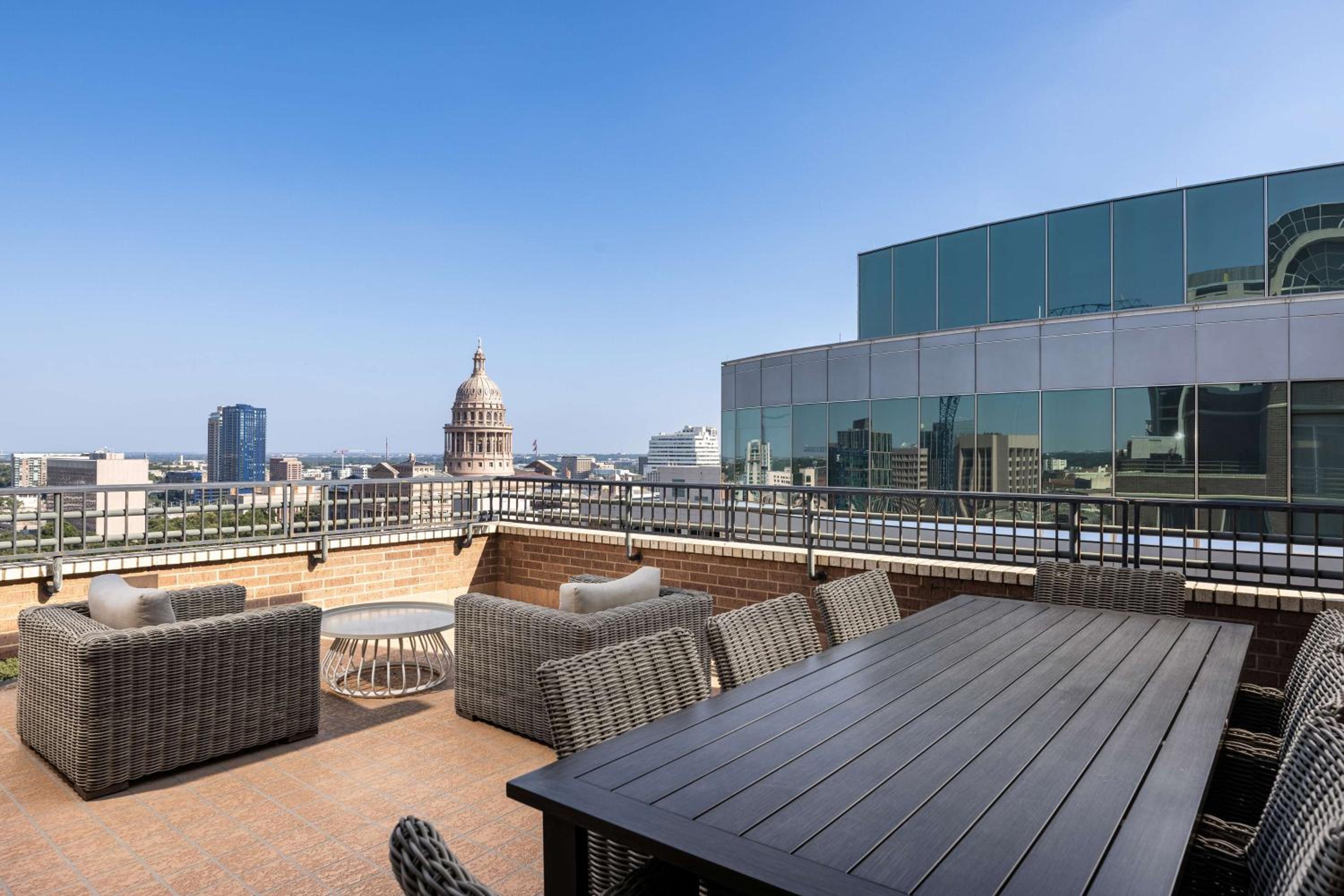 Penthouse Suite - Photo 3