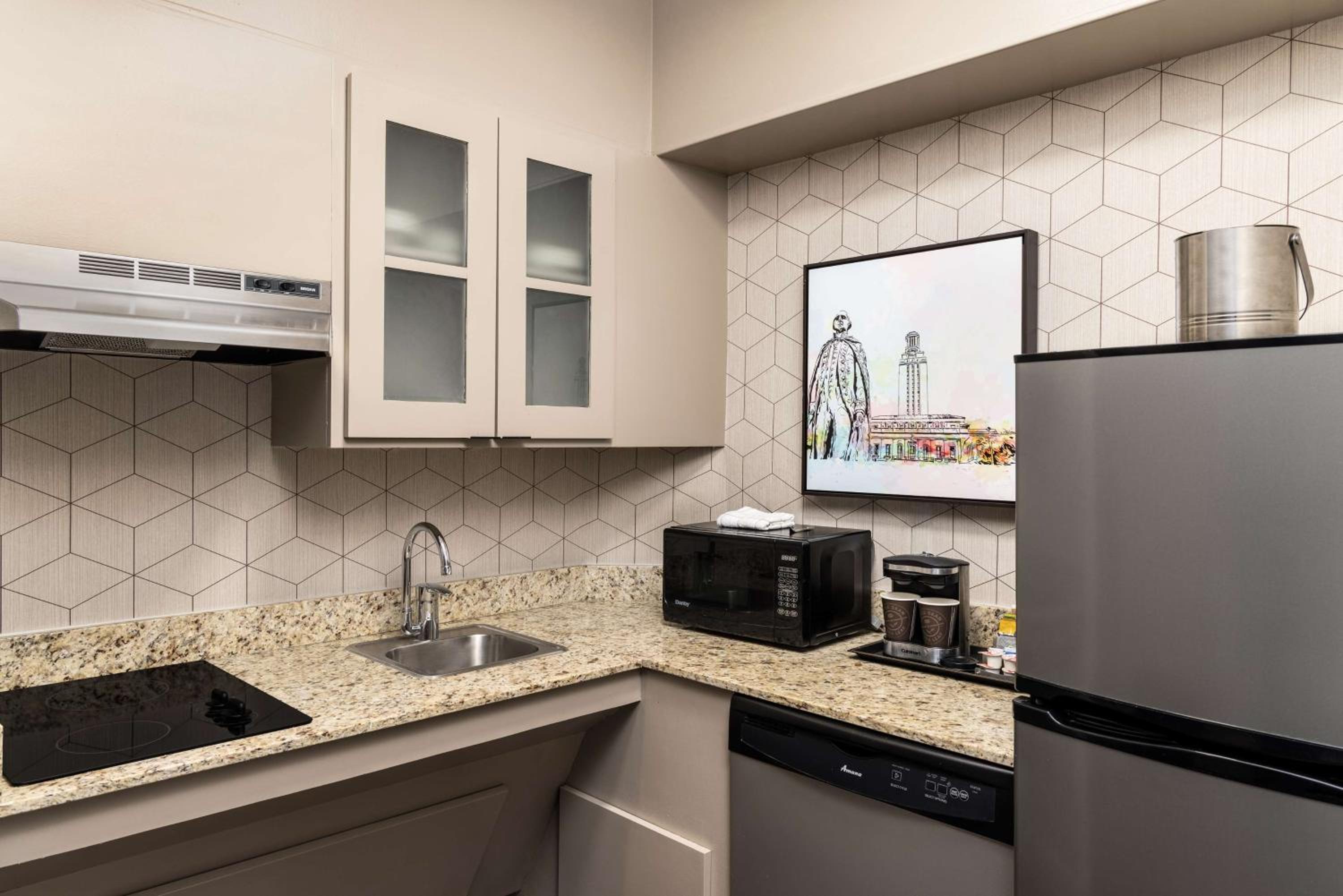 King Suite - Disability Access/Non-Smoking - Photo 10