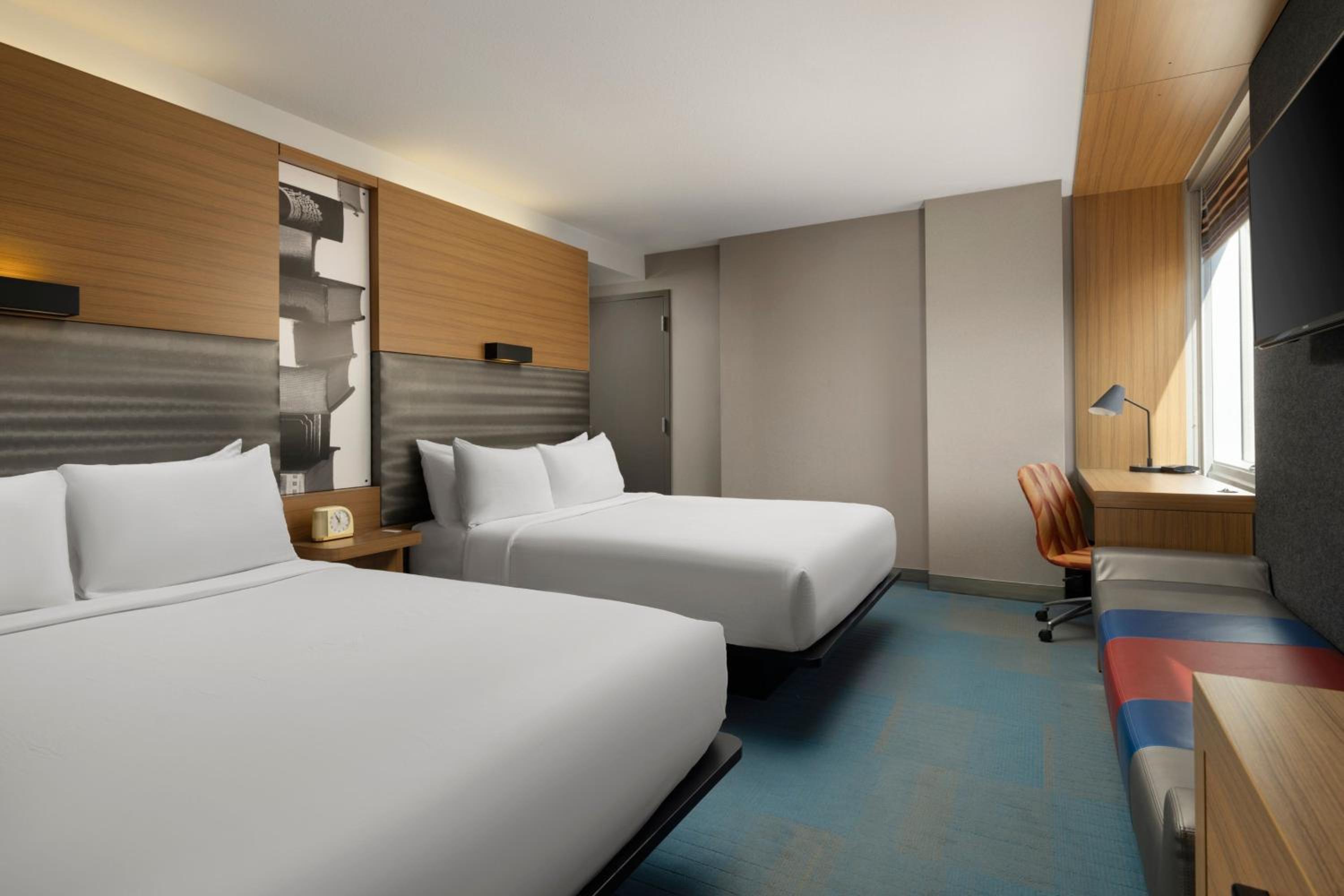 Aloft Queen Room with Two Queen Beds and City View thumbnail 5