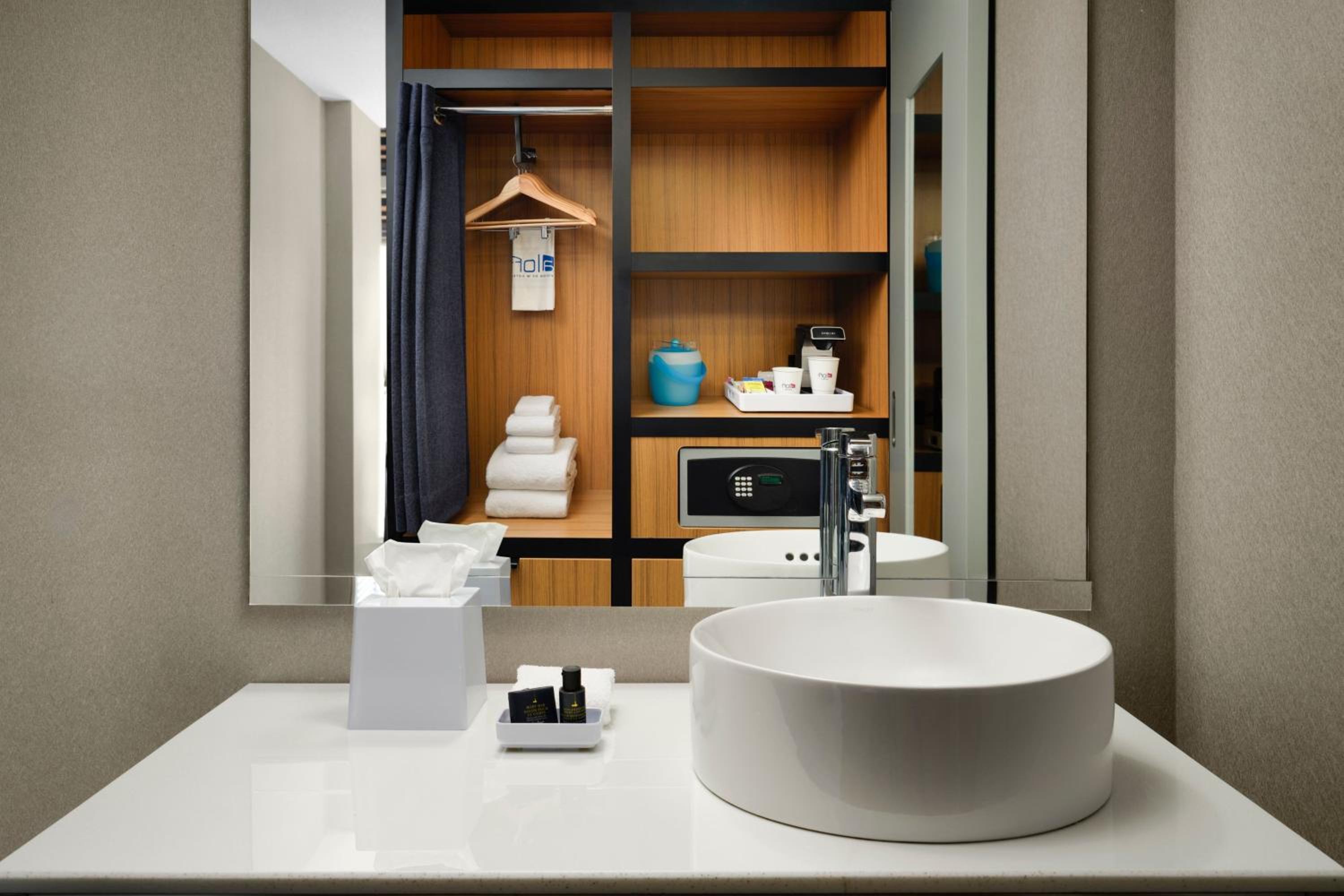 Traditional King Room - Hearing Accessible