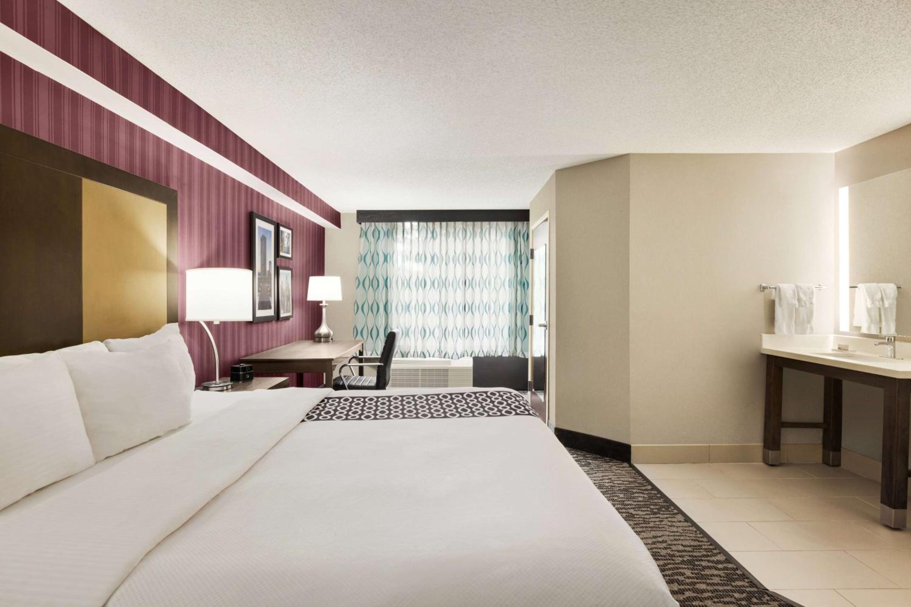 King Room with Mobility/Hearing Impaired Access - Non-Smoking - Photo 1