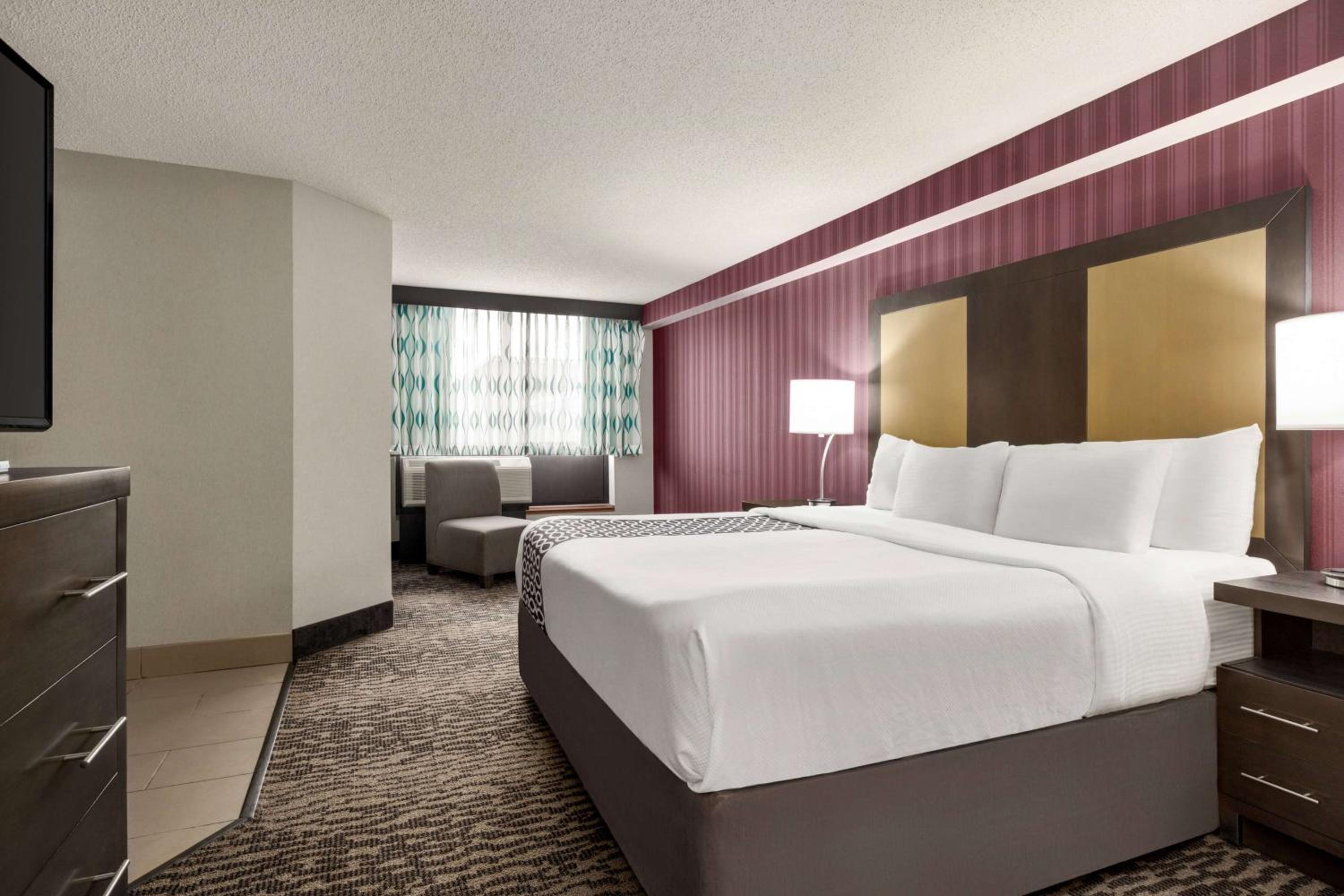 King Room with Mobility/Hearing Impaired Access - Non-Smoking - Photo 5