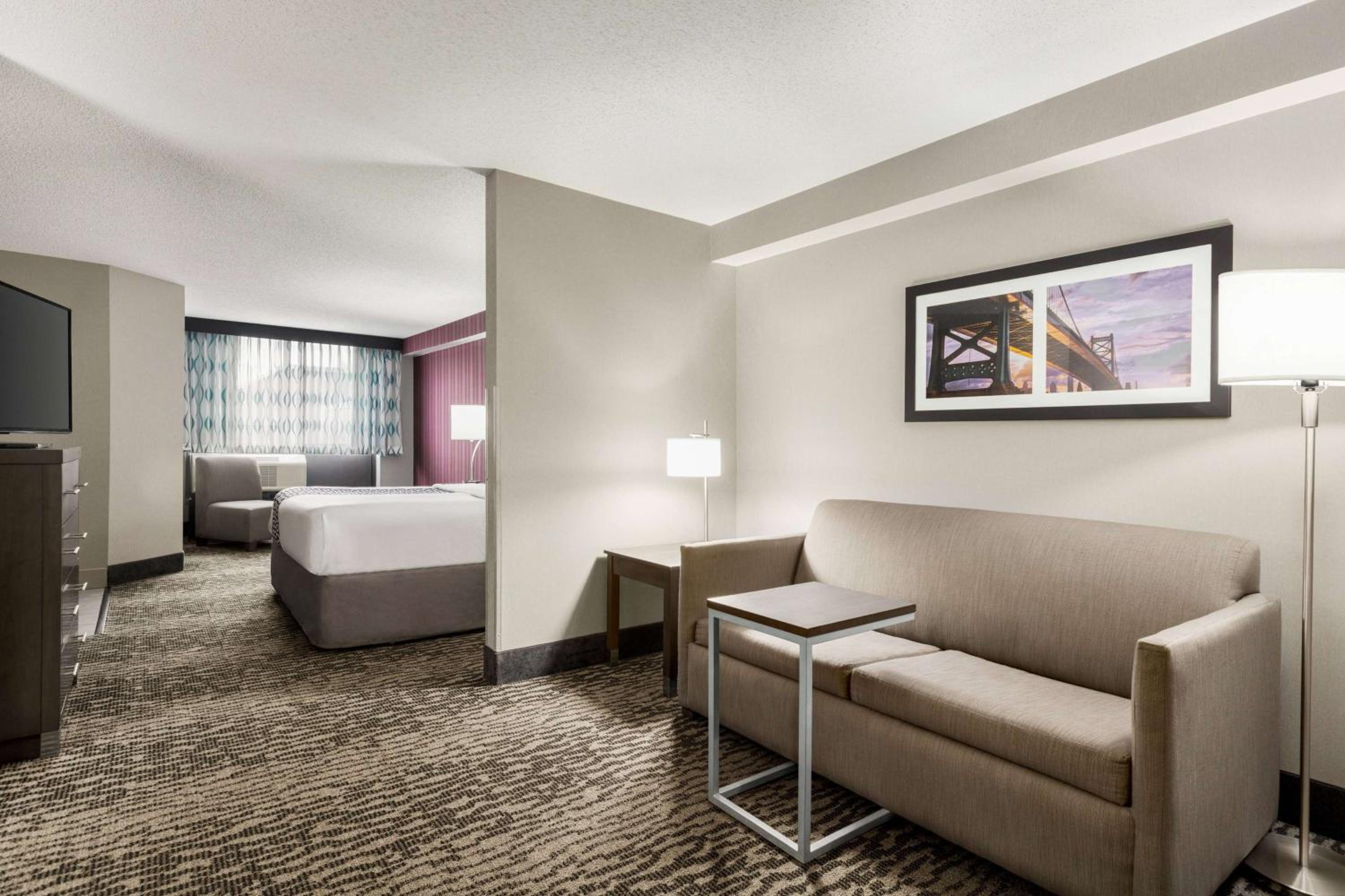 King Room with Mobility/Hearing Impaired Access - Non-Smoking - Photo 6