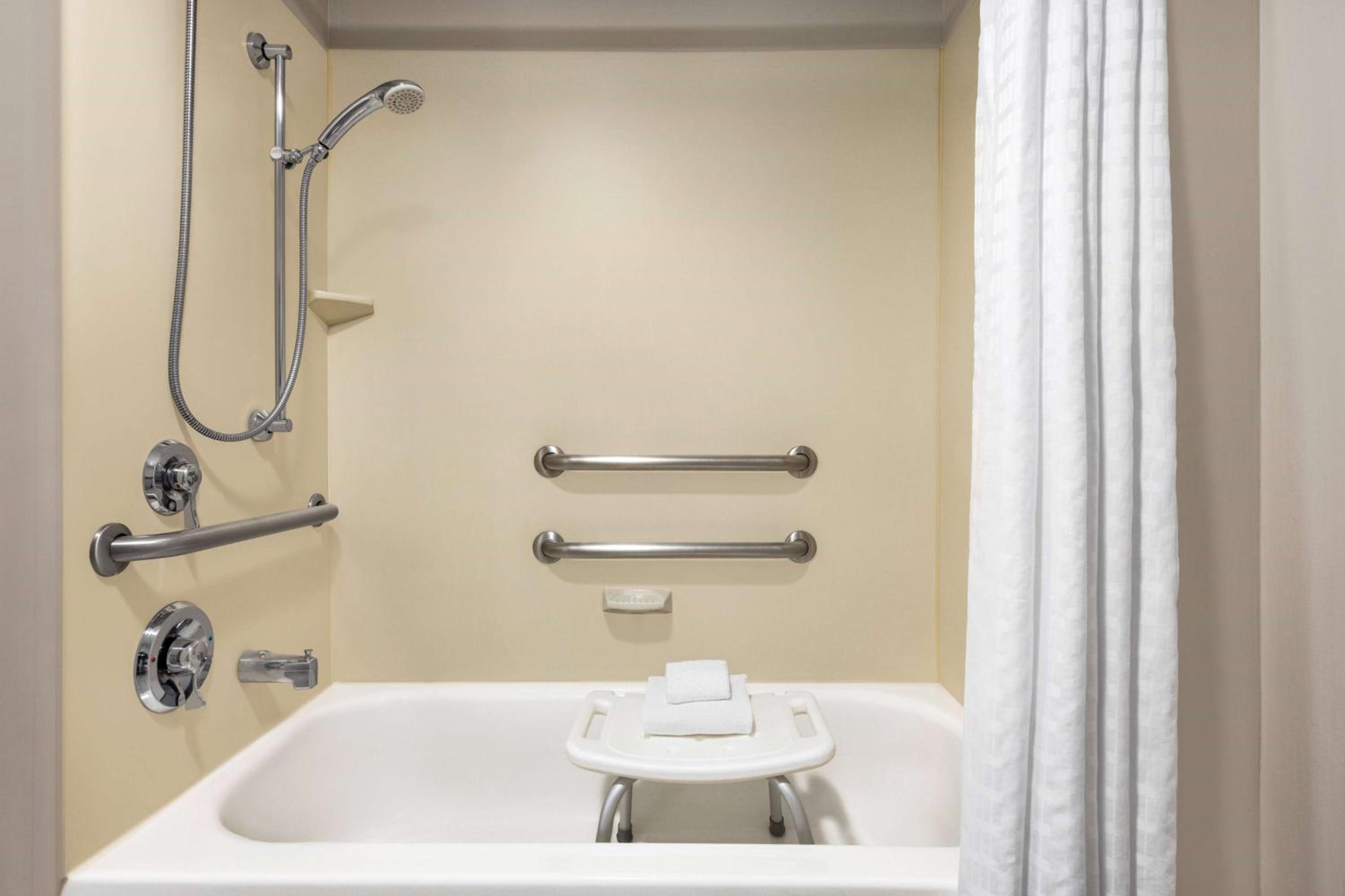King Room with Mobility/Hearing Impaired Access - Non-Smoking - Photo 2