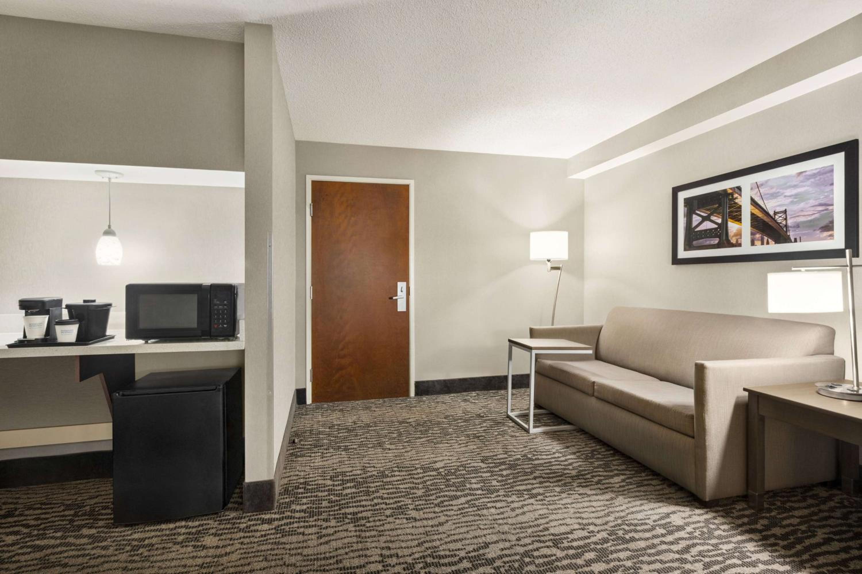 King Room with Mobility/Hearing Impaired Access - Non-Smoking - Photo 8