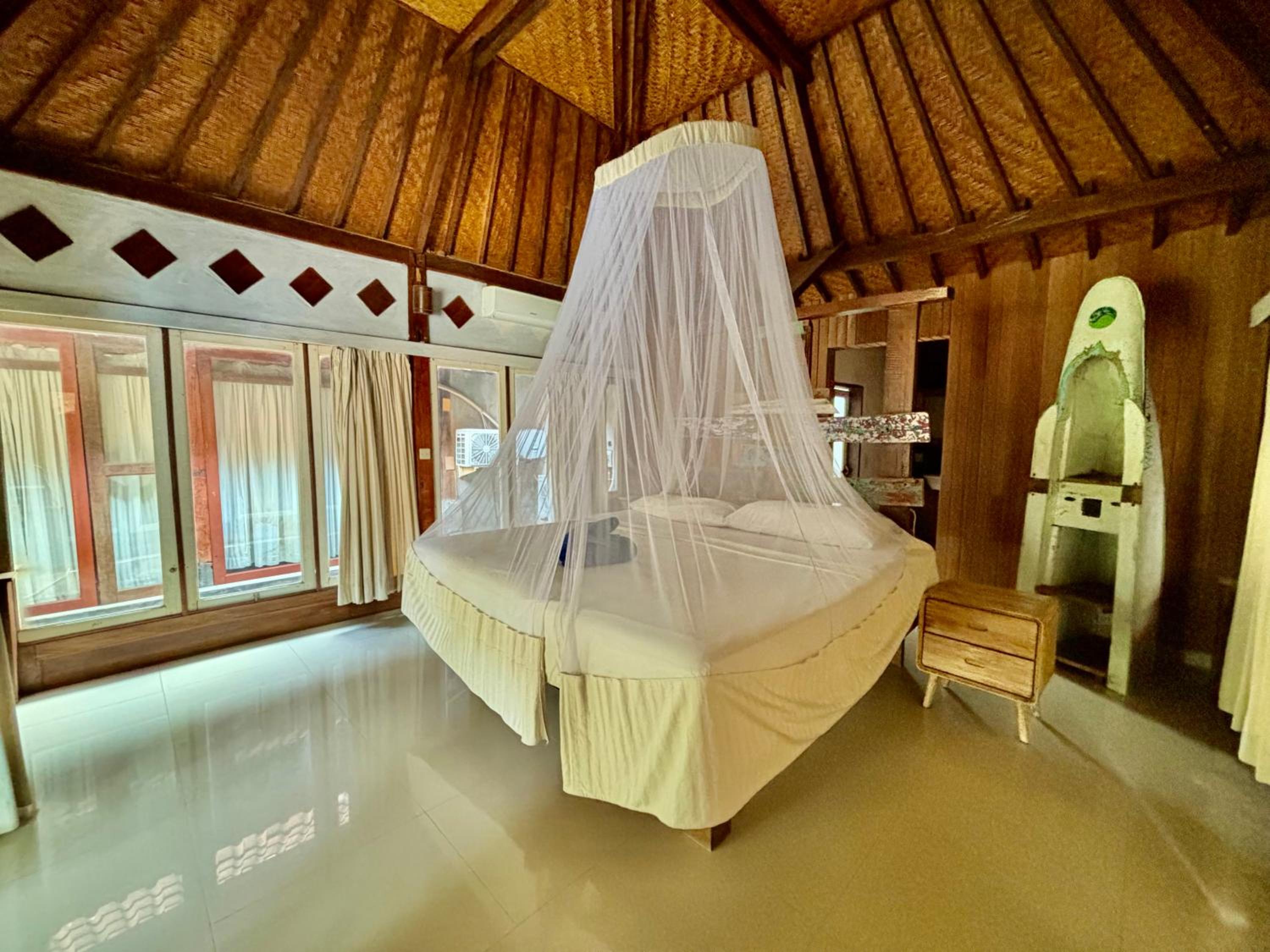 Deluxe Double Room with Side Sea View
