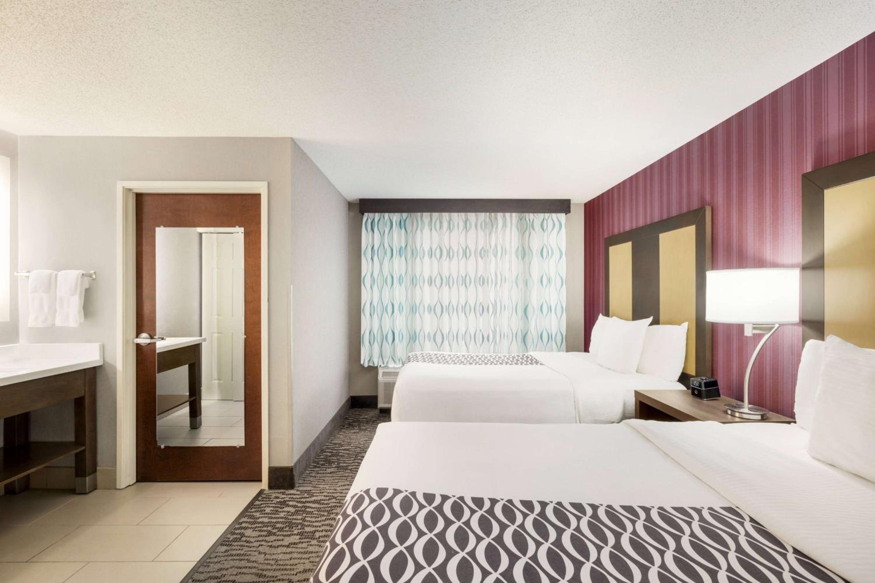 Large Studio Suite with Two Double Beds - Non-Smoking - Photo 1