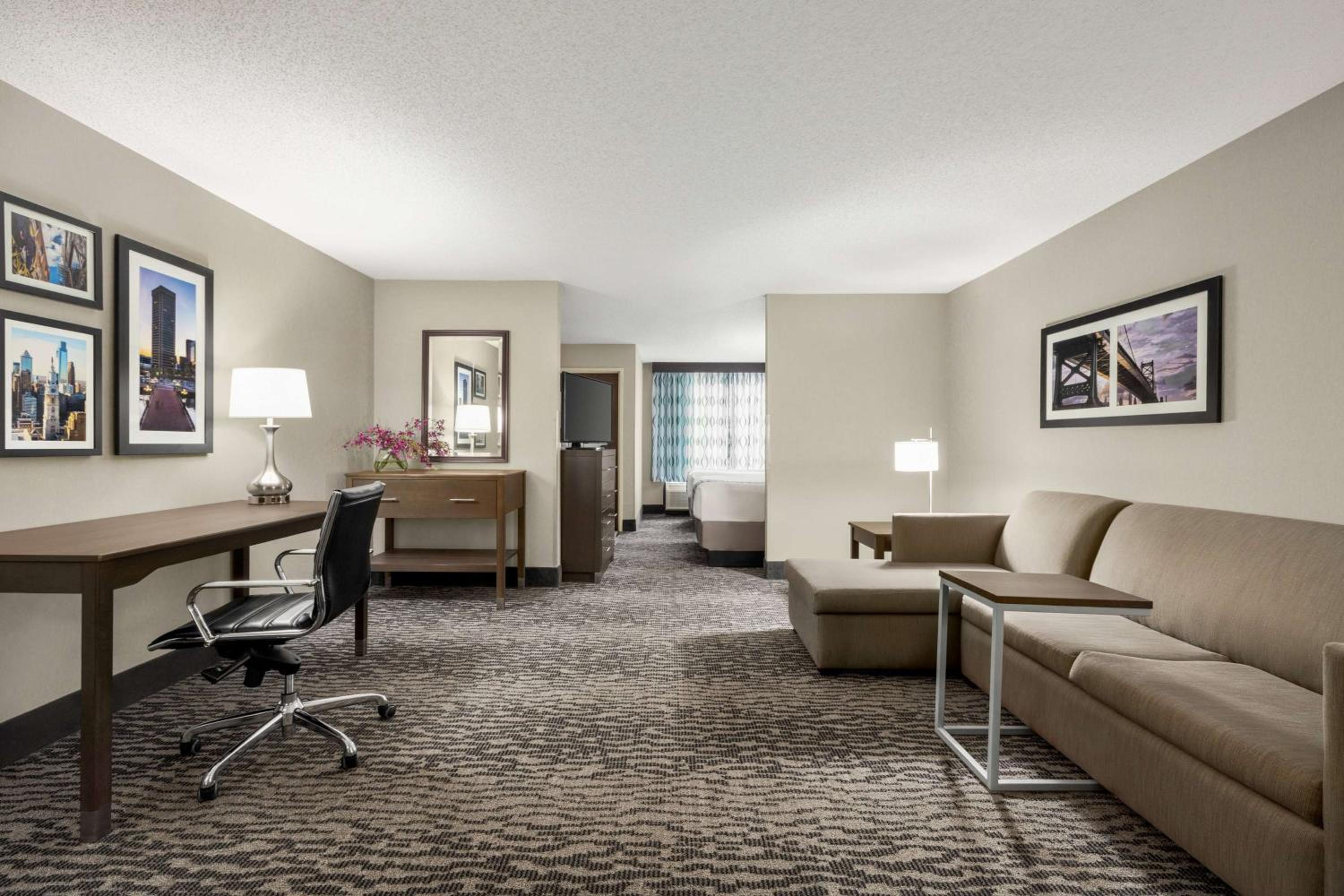 Large Studio Suite with Two Double Beds - Non-Smoking - Photo 4