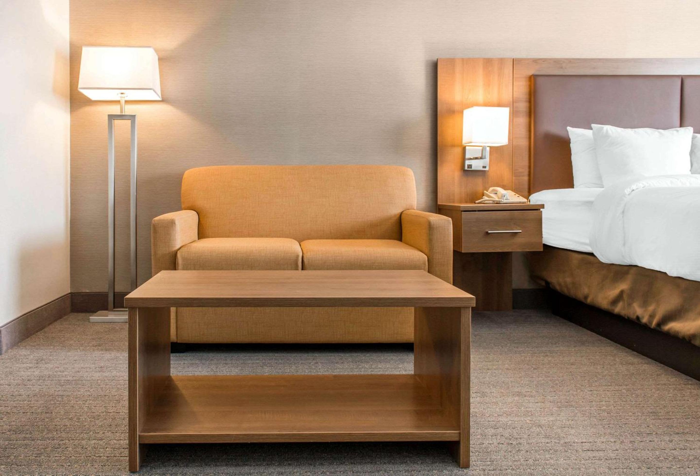 King Room - Non-Smoking - Photo 2