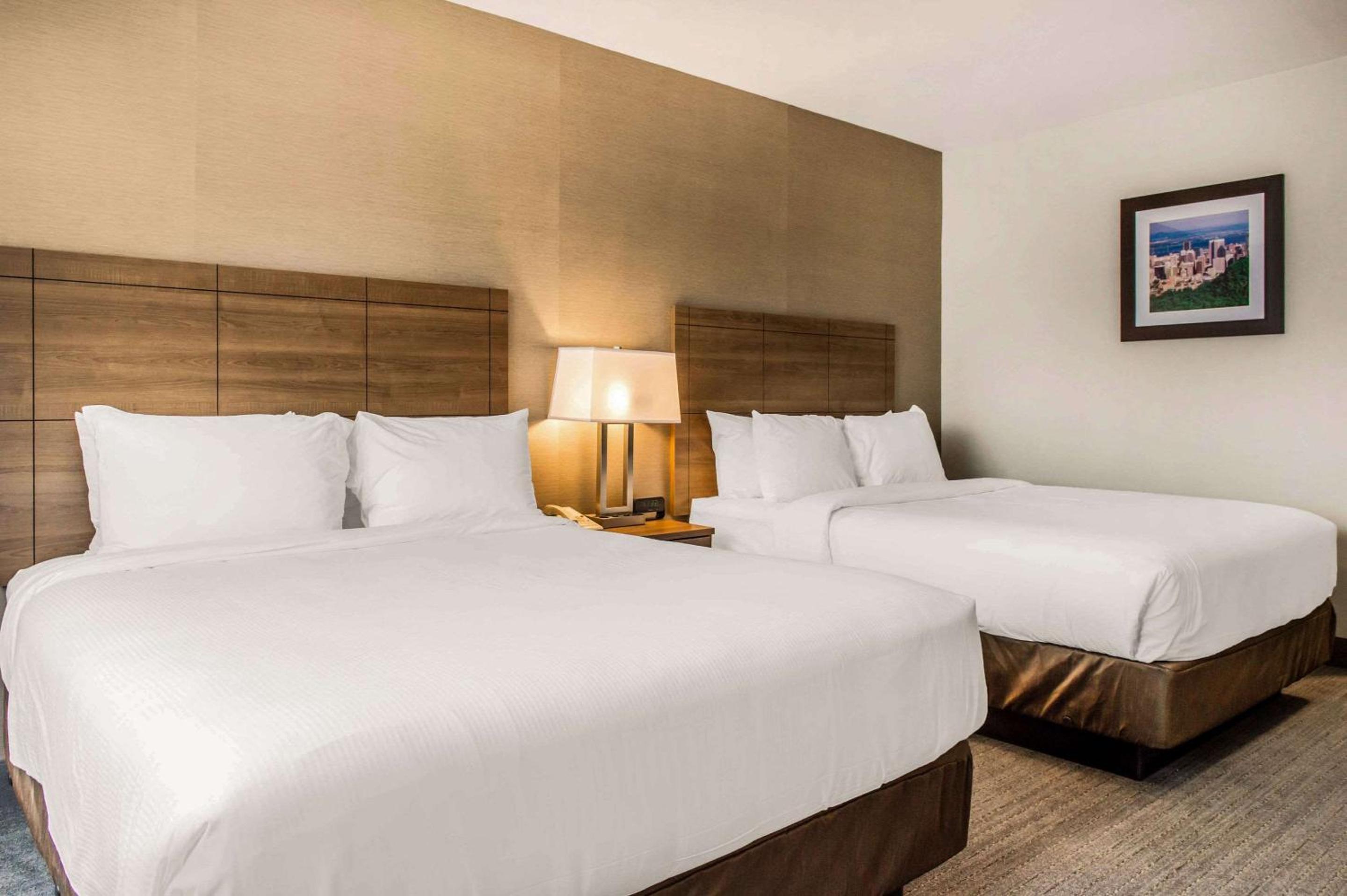 Queen Room with Two Queen Beds - Non-Smoking - Photo 1