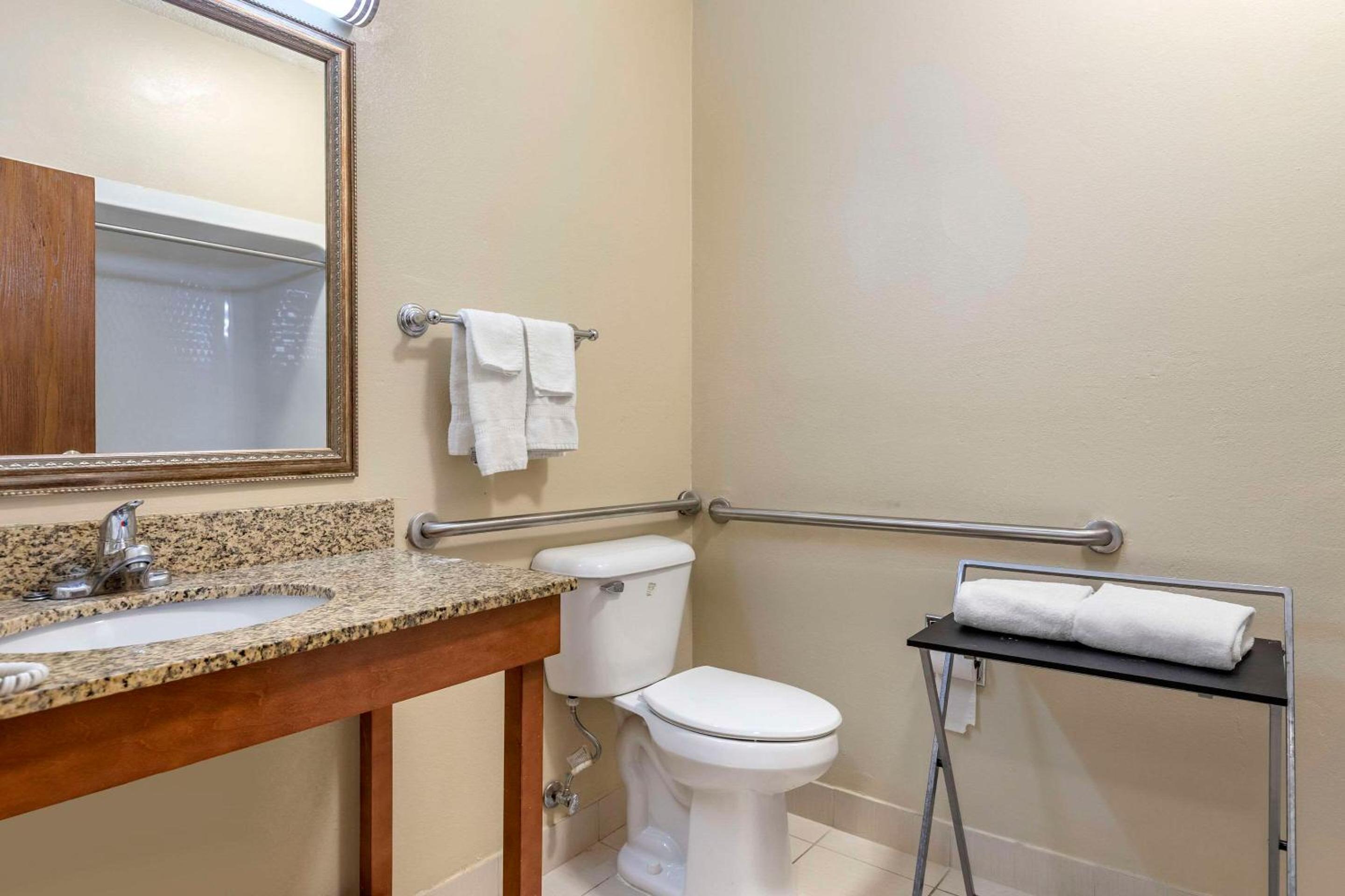 King Suite with Roll In Shower and Sofa Bed - Disability Access/Nonsmoking photo 3