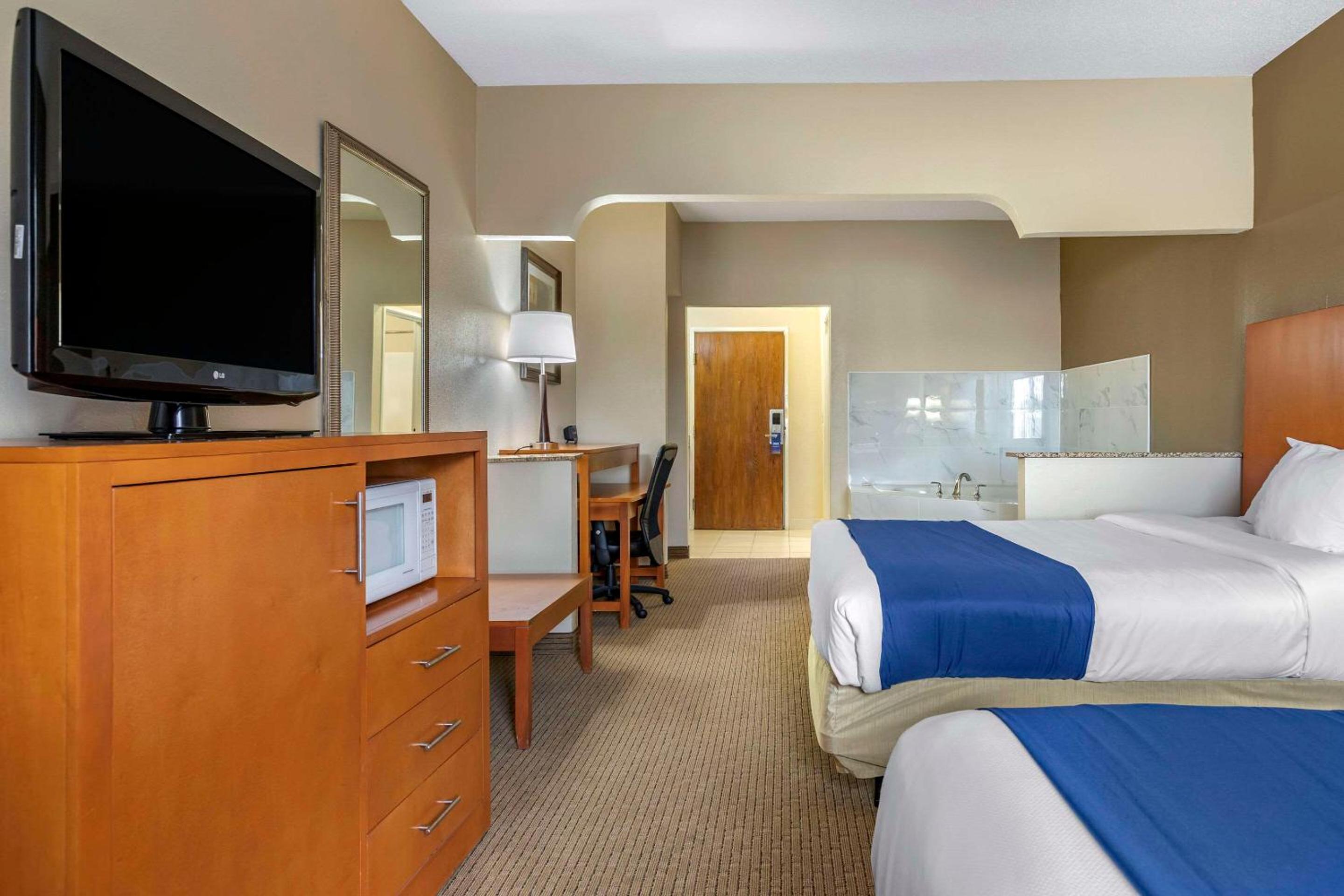 Efficiency King Suite - Non-Smoking - Photo 1