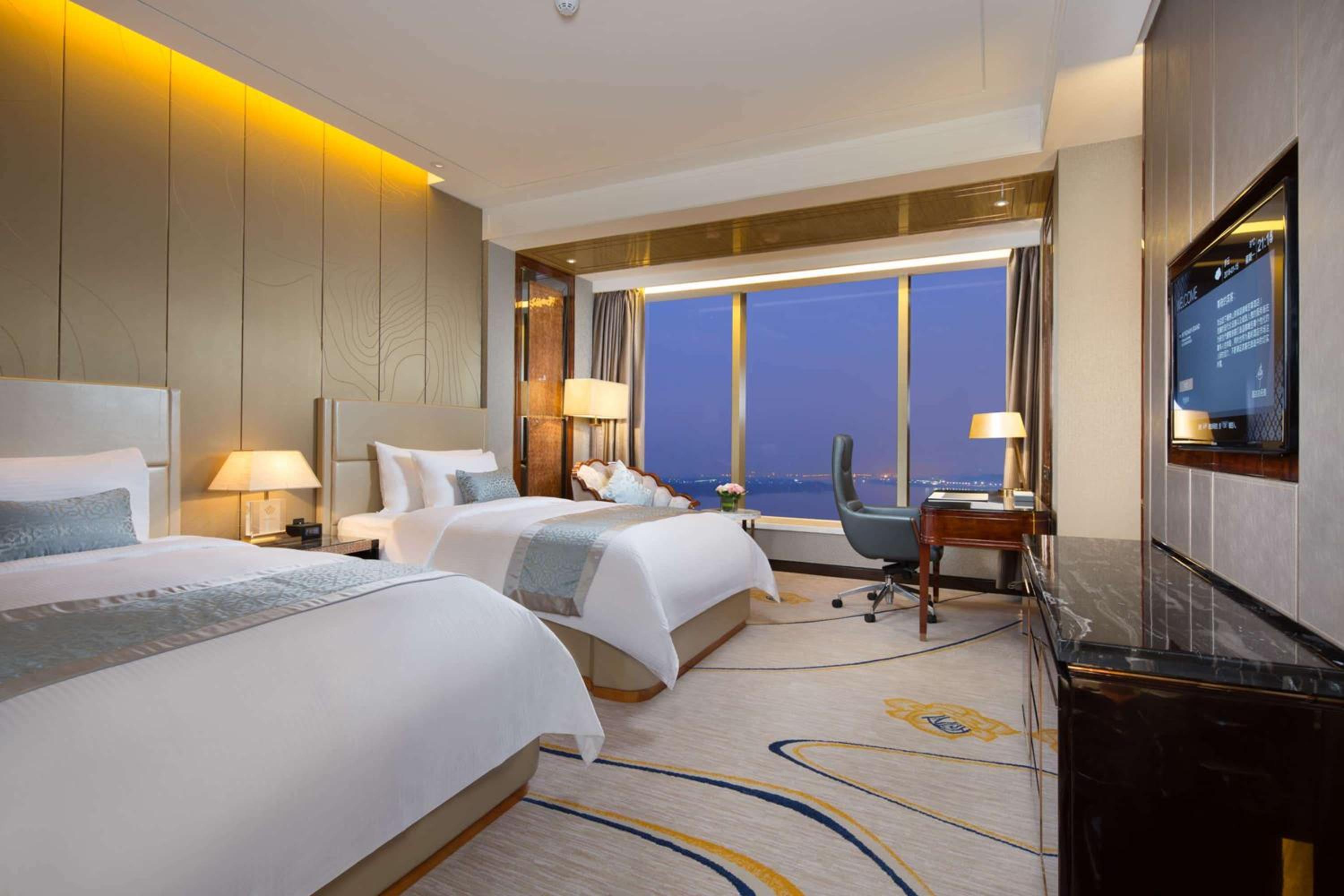 Premium Twin Room photo 2