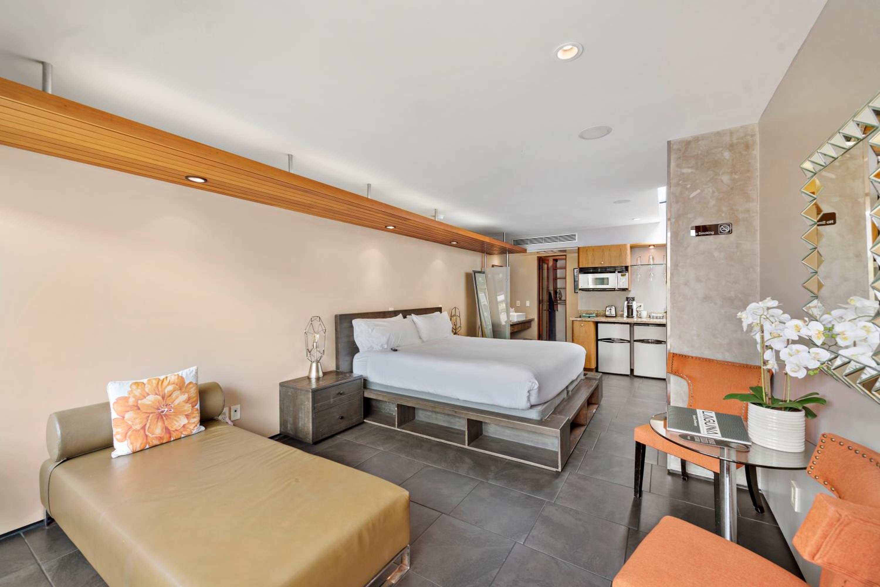 Deluxe King Room photo 3