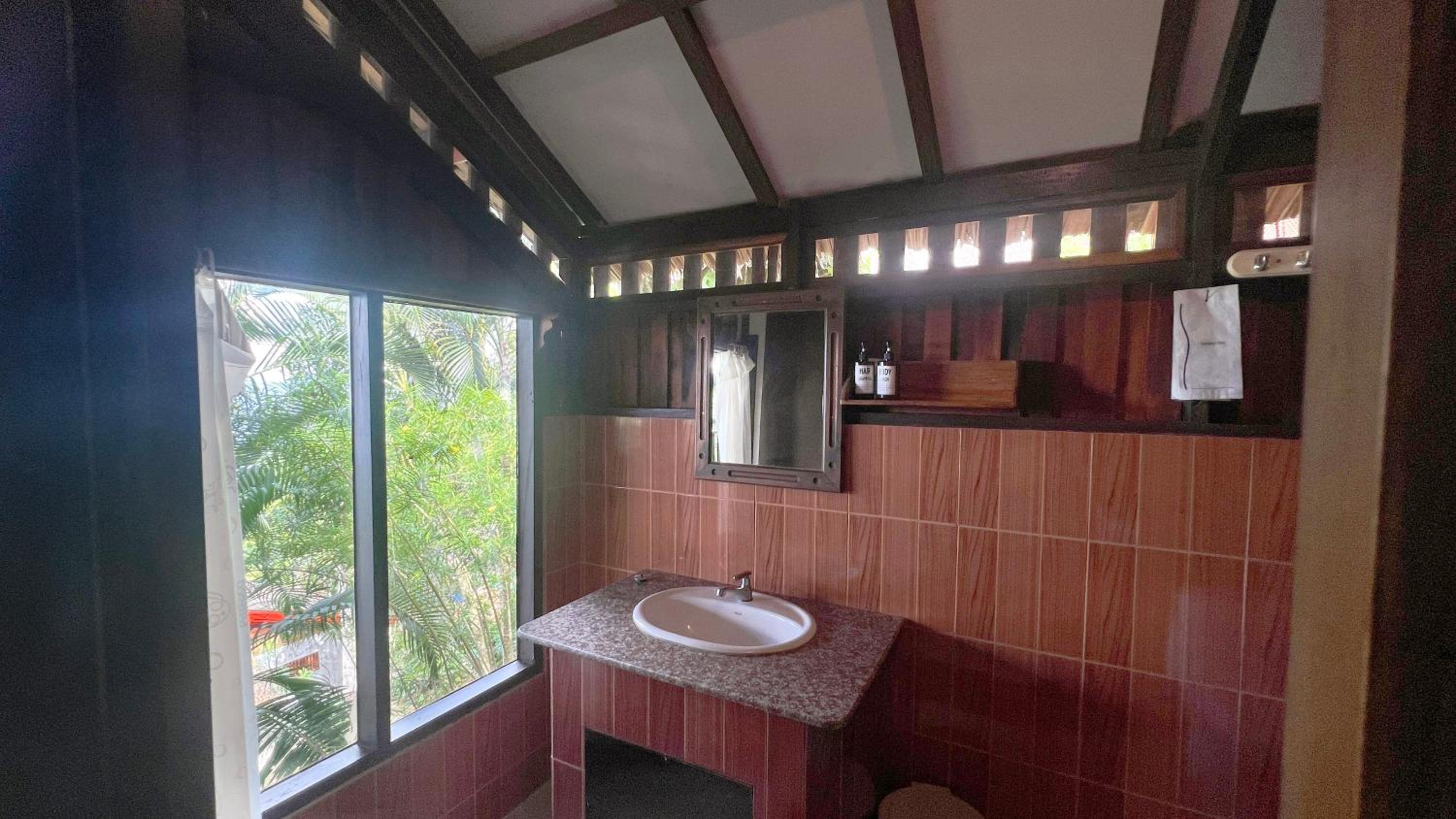 Bungalow Seaview - Fan Room - Photo 4