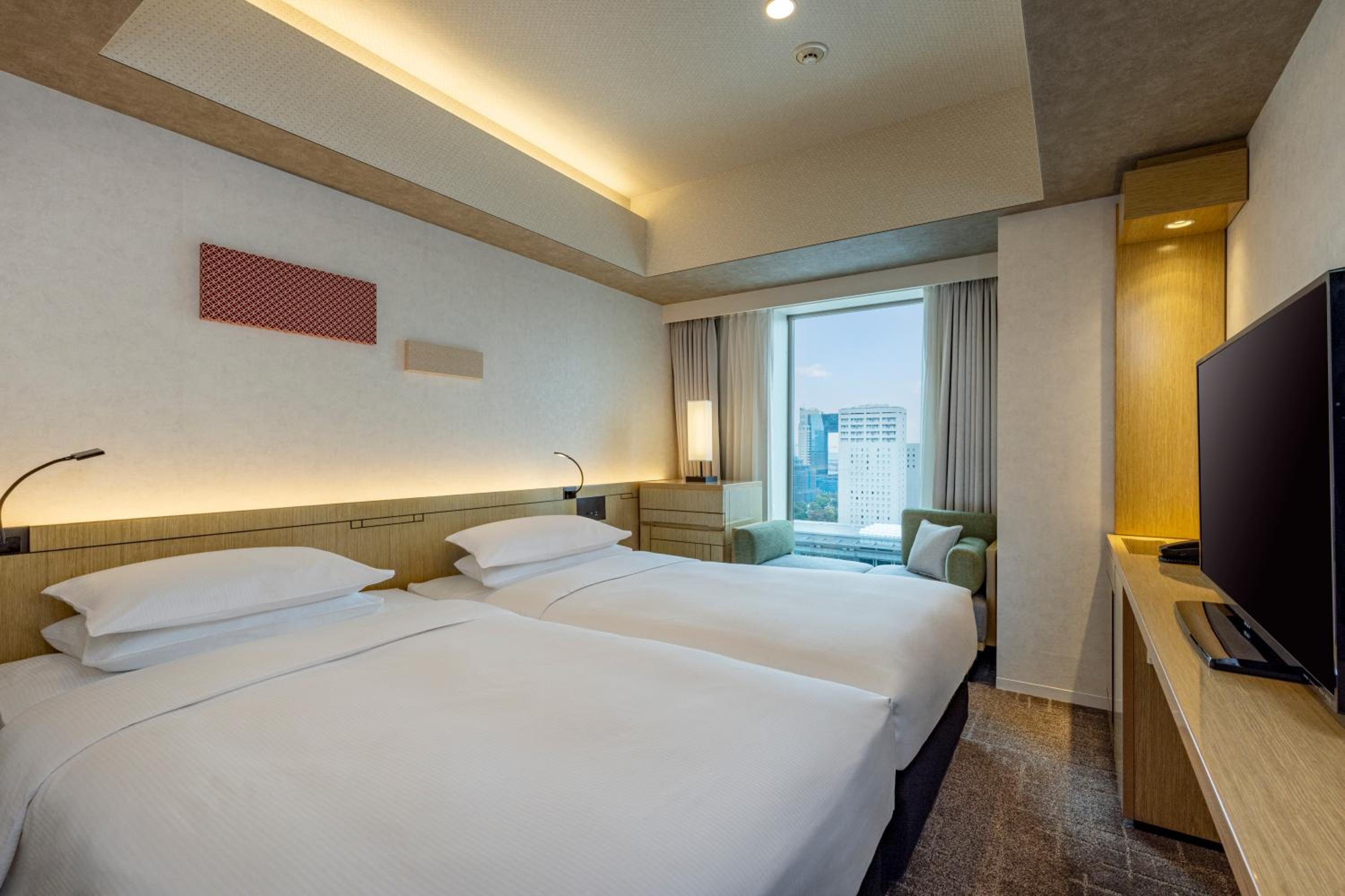 Deluxe Room with Two Twin Beds - High Floor photo 1