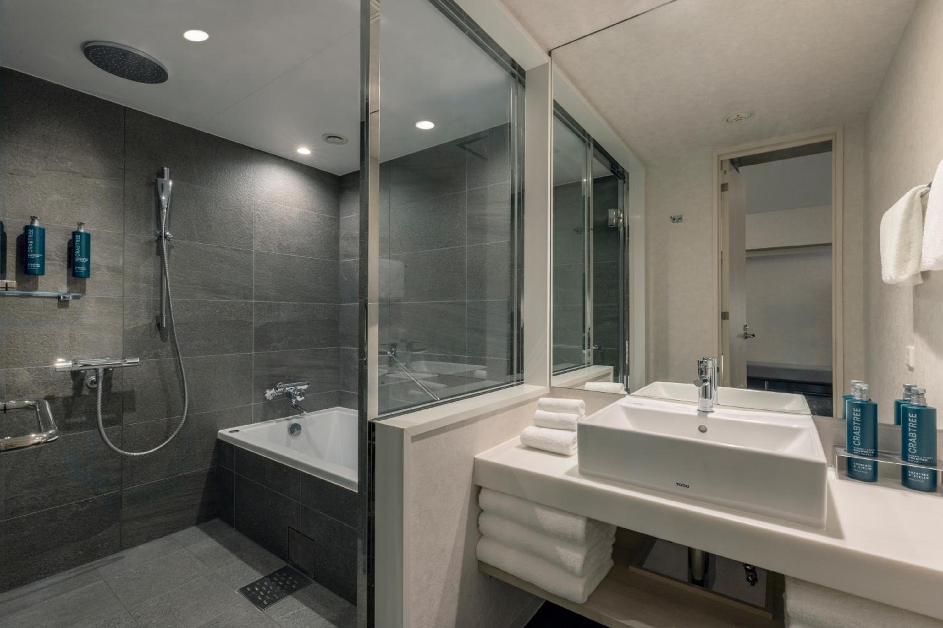 Premium Twin Room photo 2