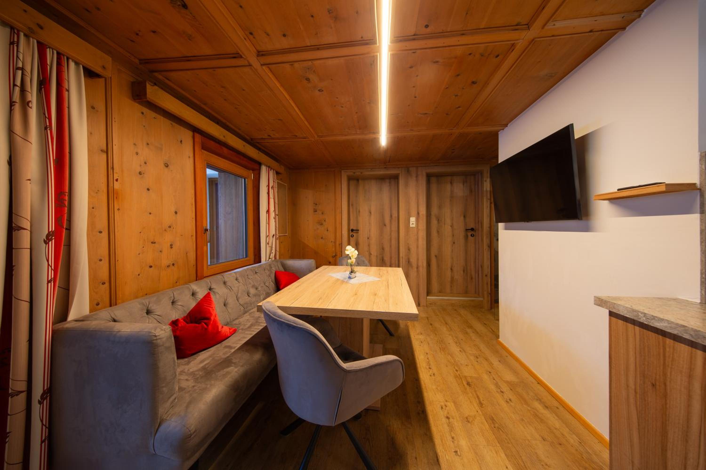 Two-Bedroom Apartment (5 Adults)