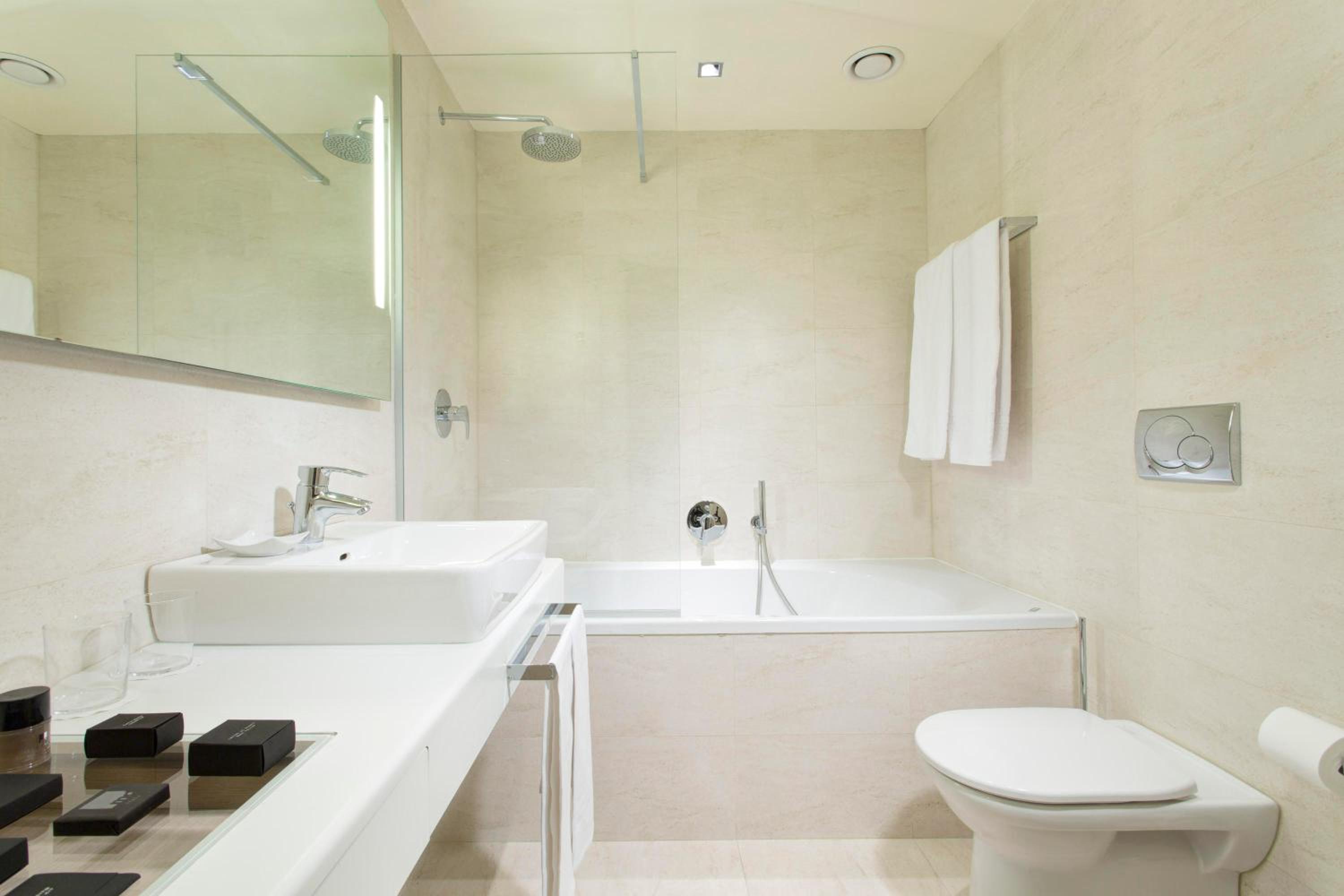 Standard King Room - Photo 2