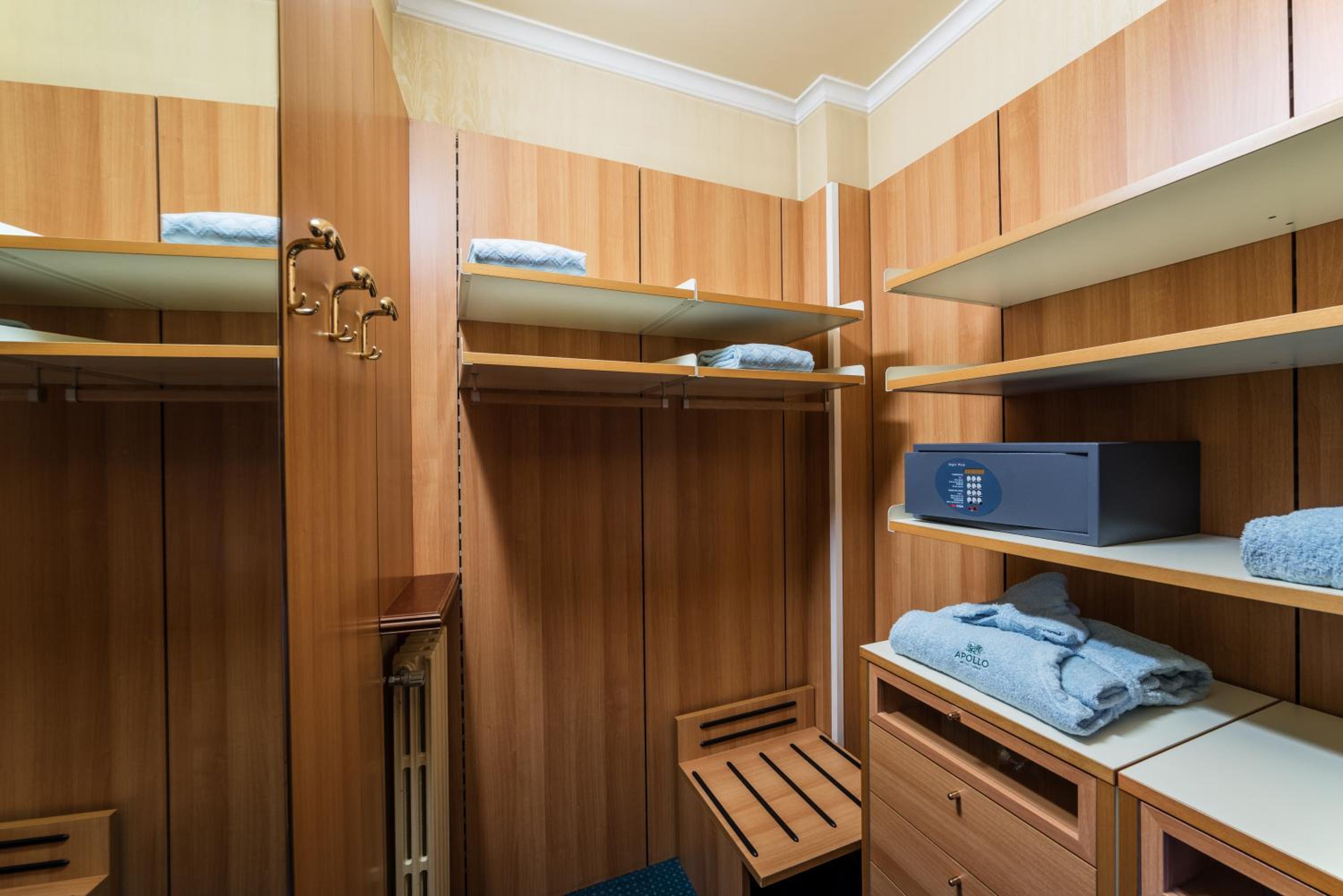 Junior Suite with Balcony photo 2