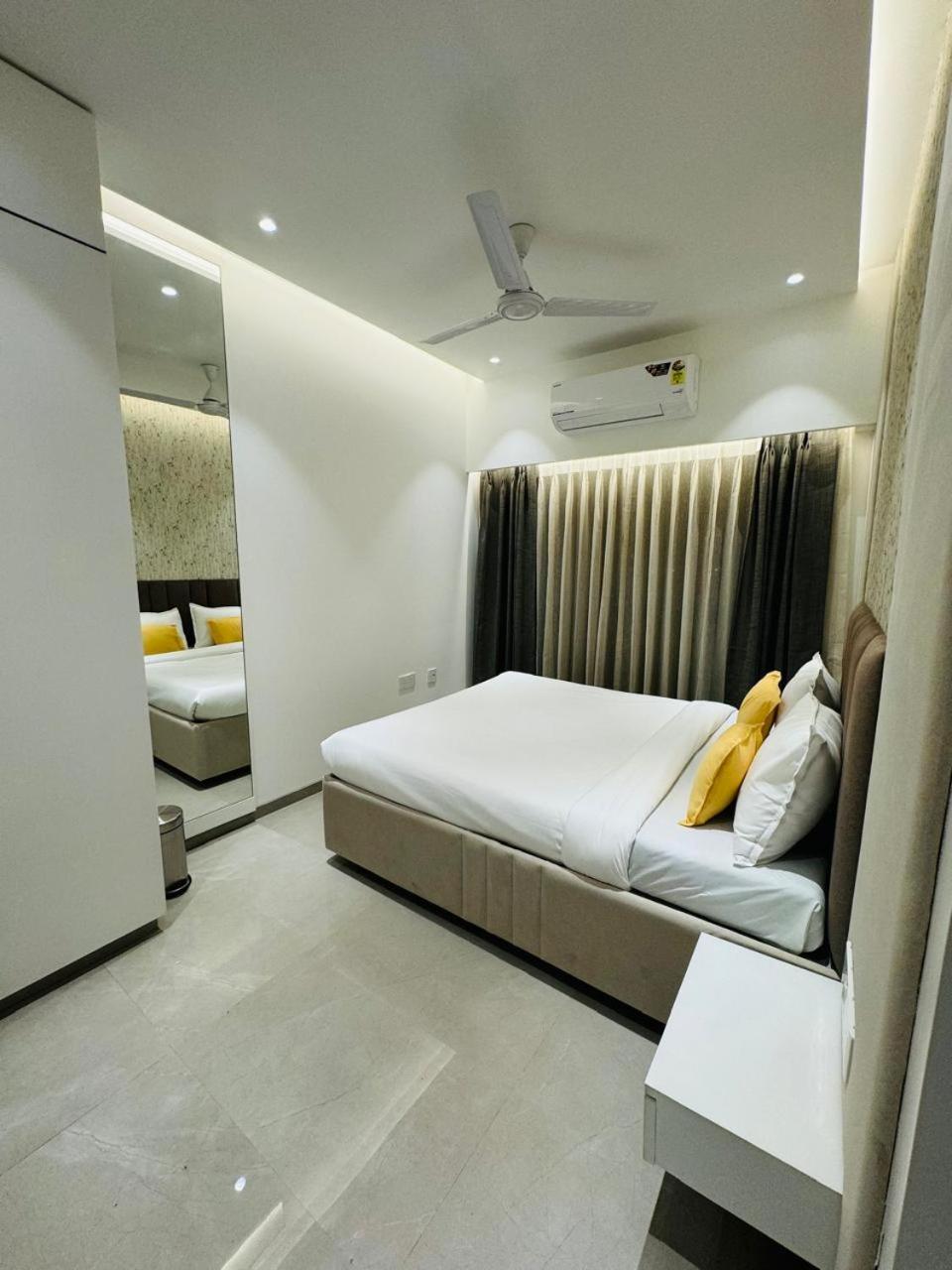 One-Bedroom Deluxe Apartment