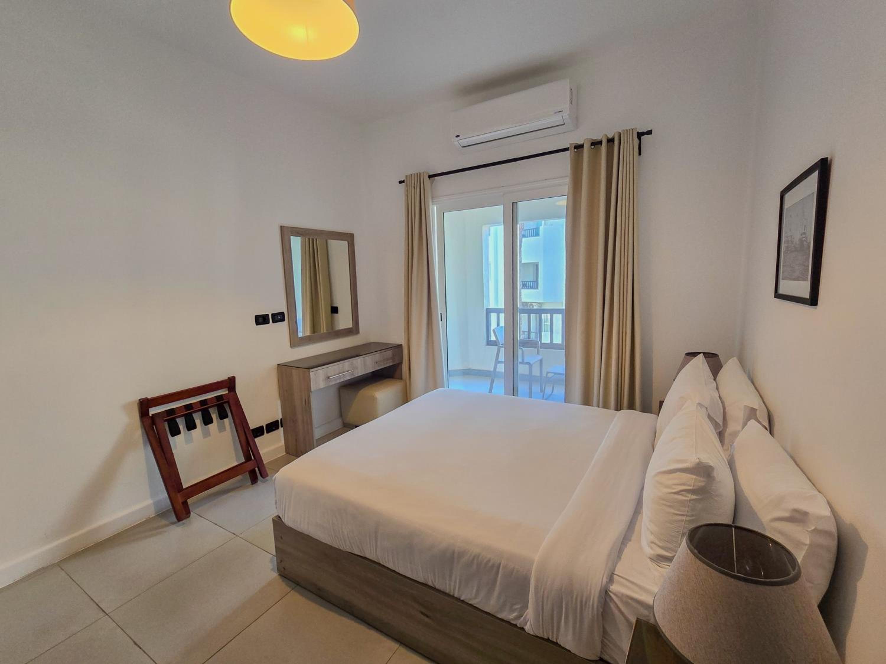 Suite with Garden View - Photo 3