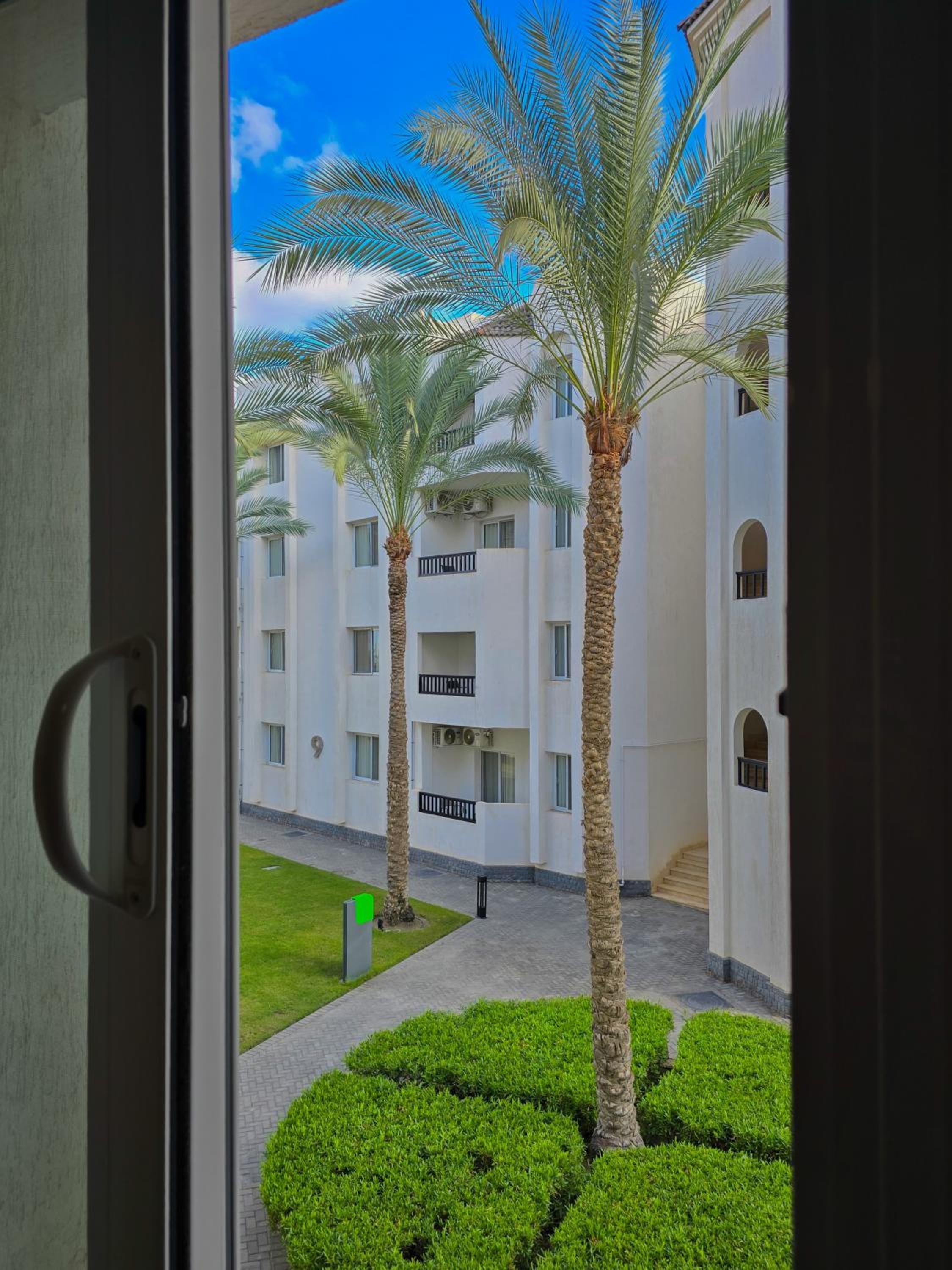 Suite with Garden View - Photo 10