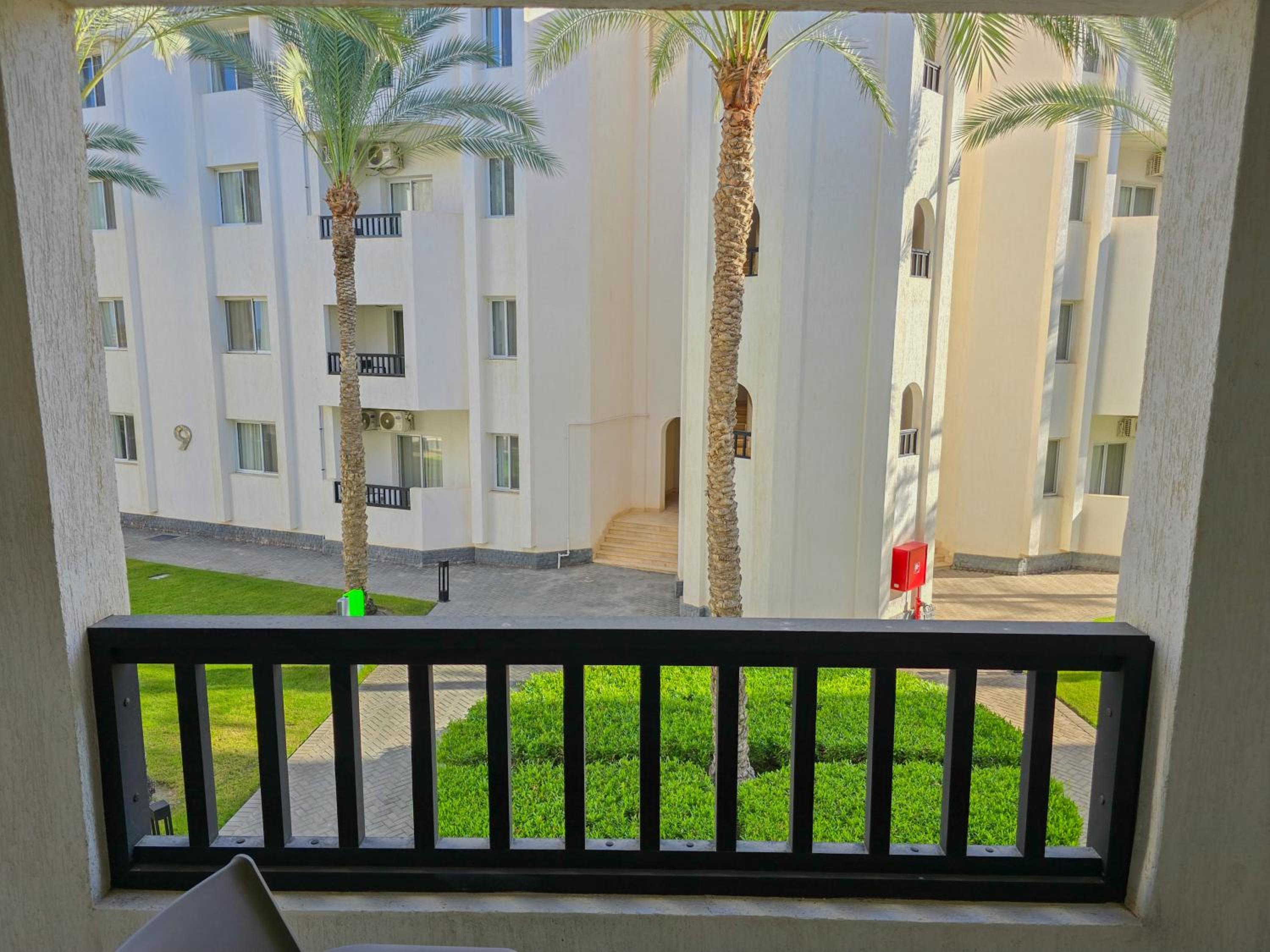 Suite with Garden View - Photo 4