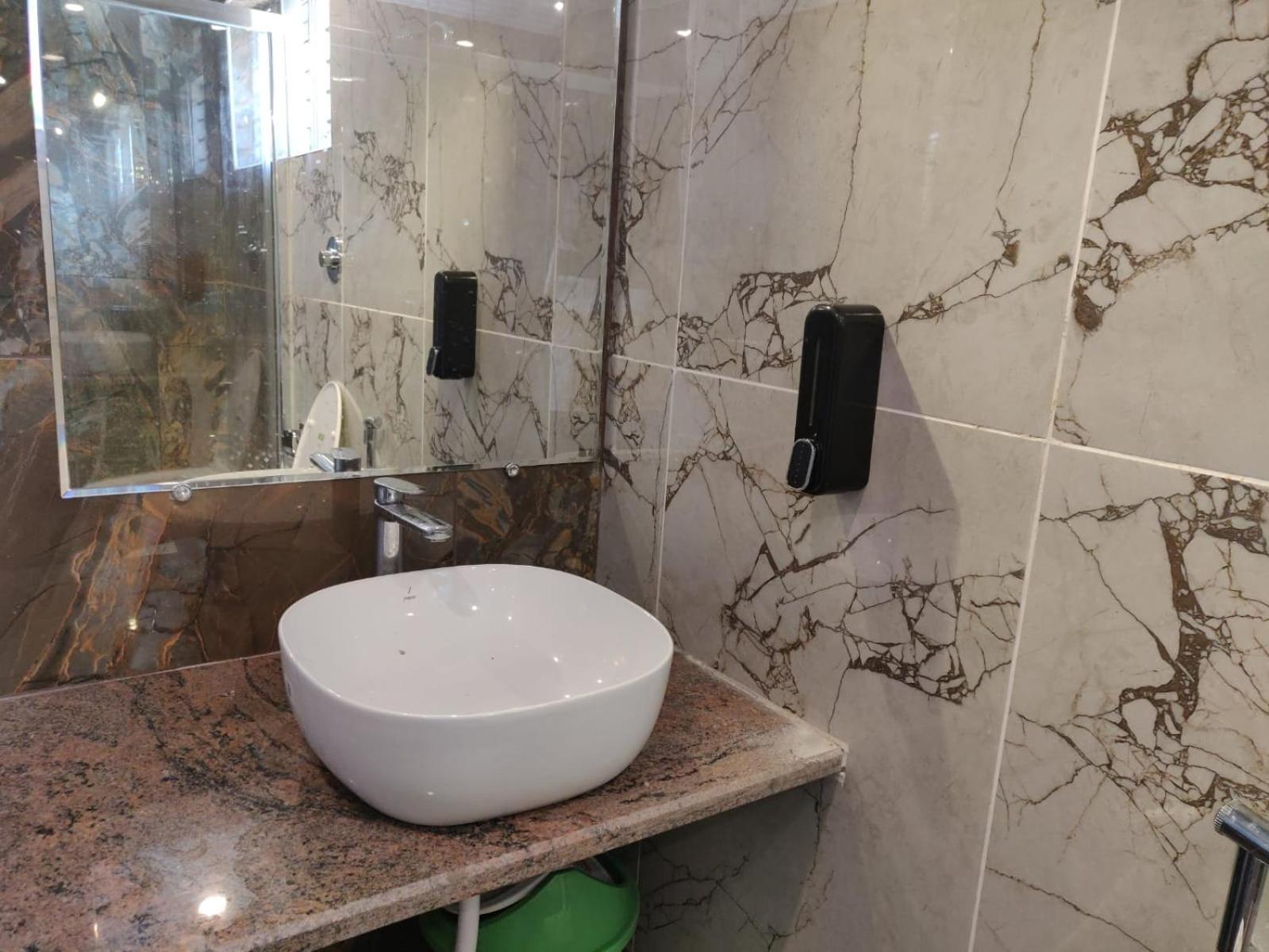 Standard Suite - Photo 4
