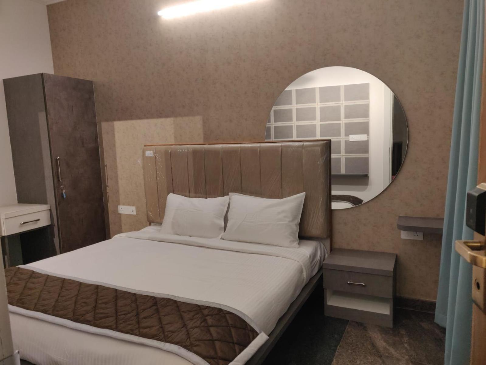 Standard Suite - Photo 2