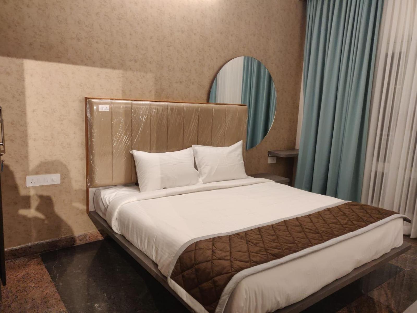 Standard Suite - Photo 3