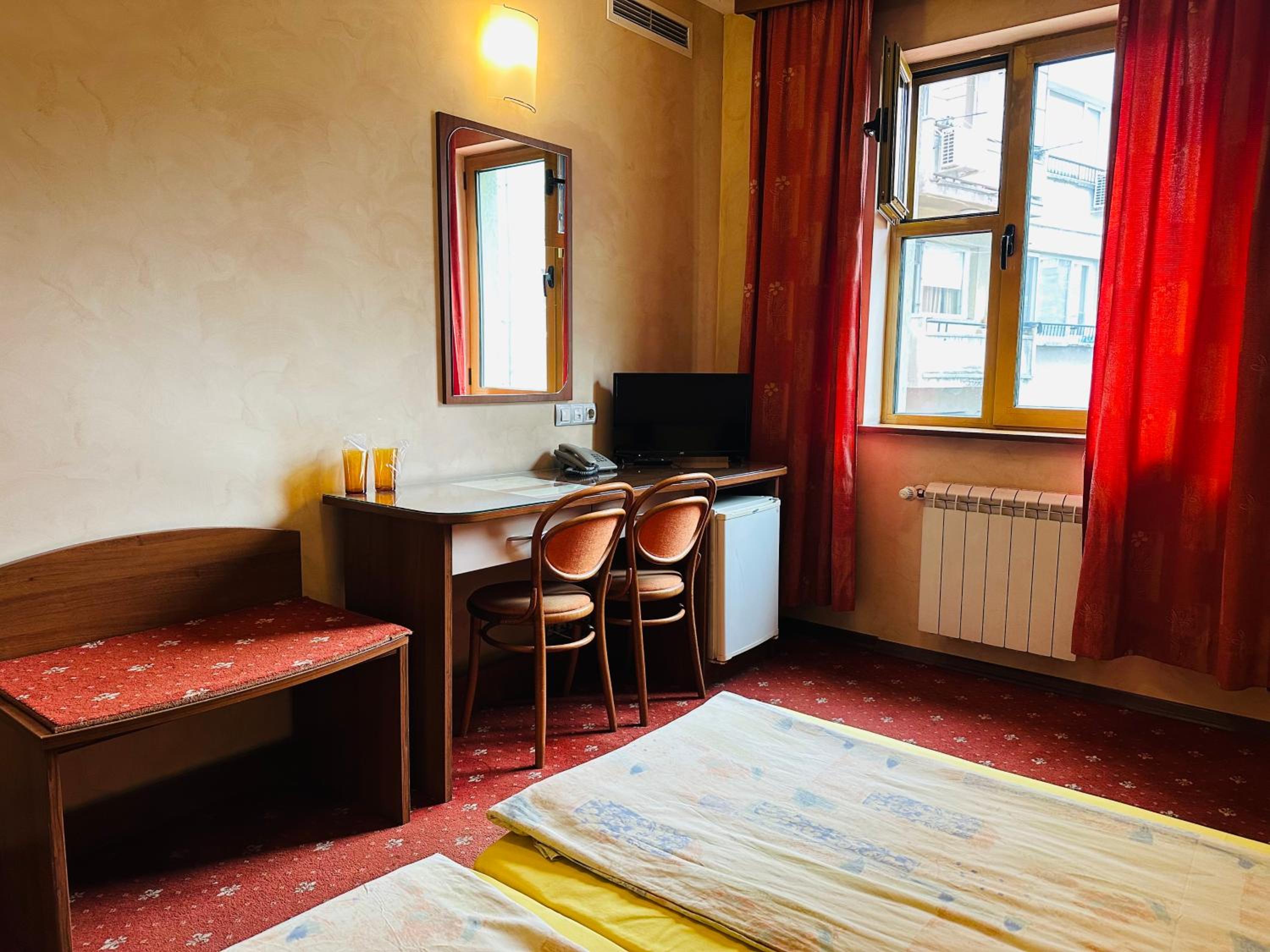 Double Room - Photo 2