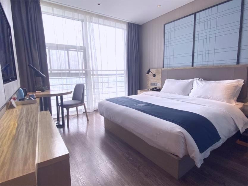 Deluxe Queen Room photo 2