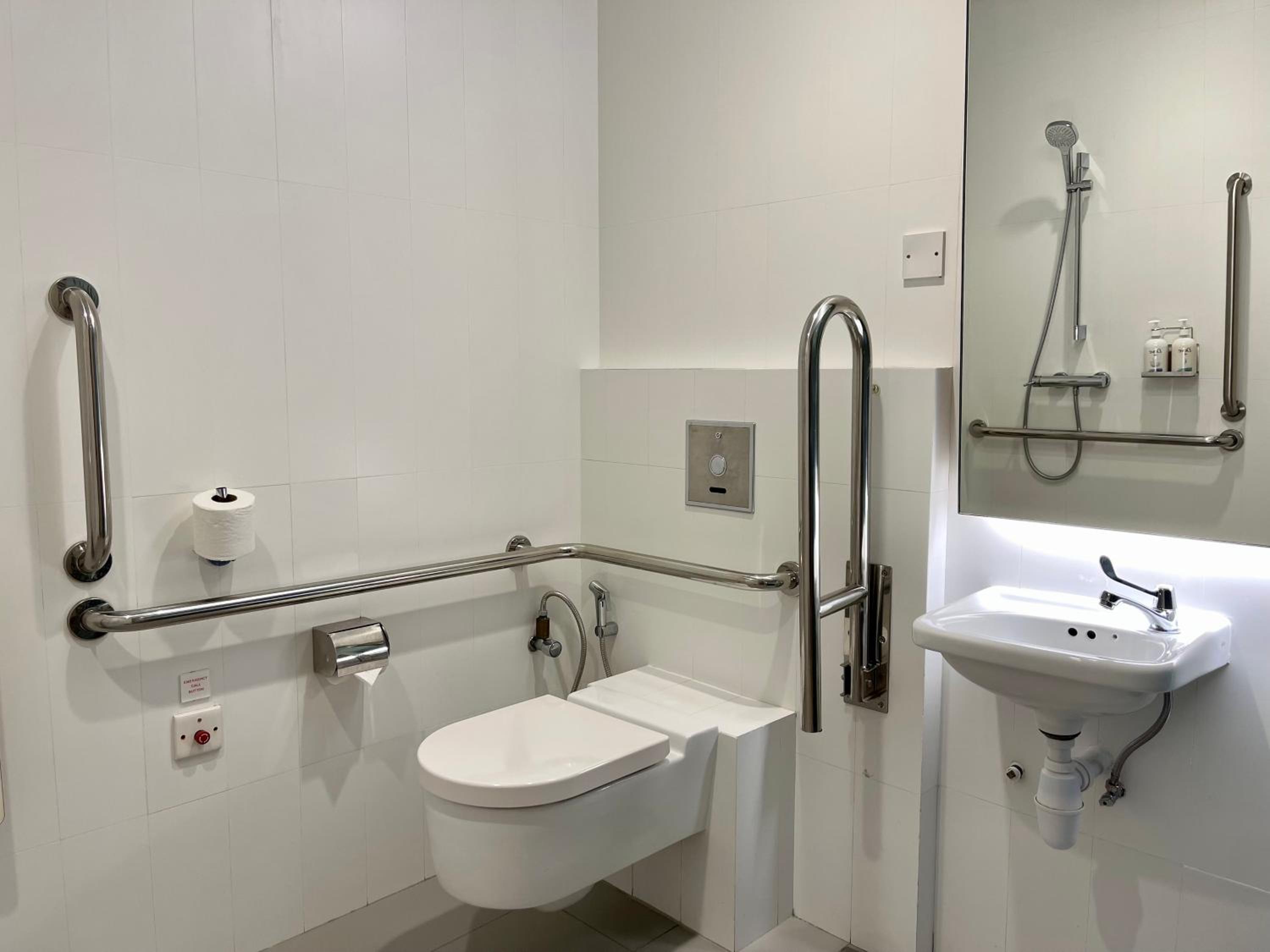 Standard Single Room with Free Breakfast - Accessible thumbnail 6