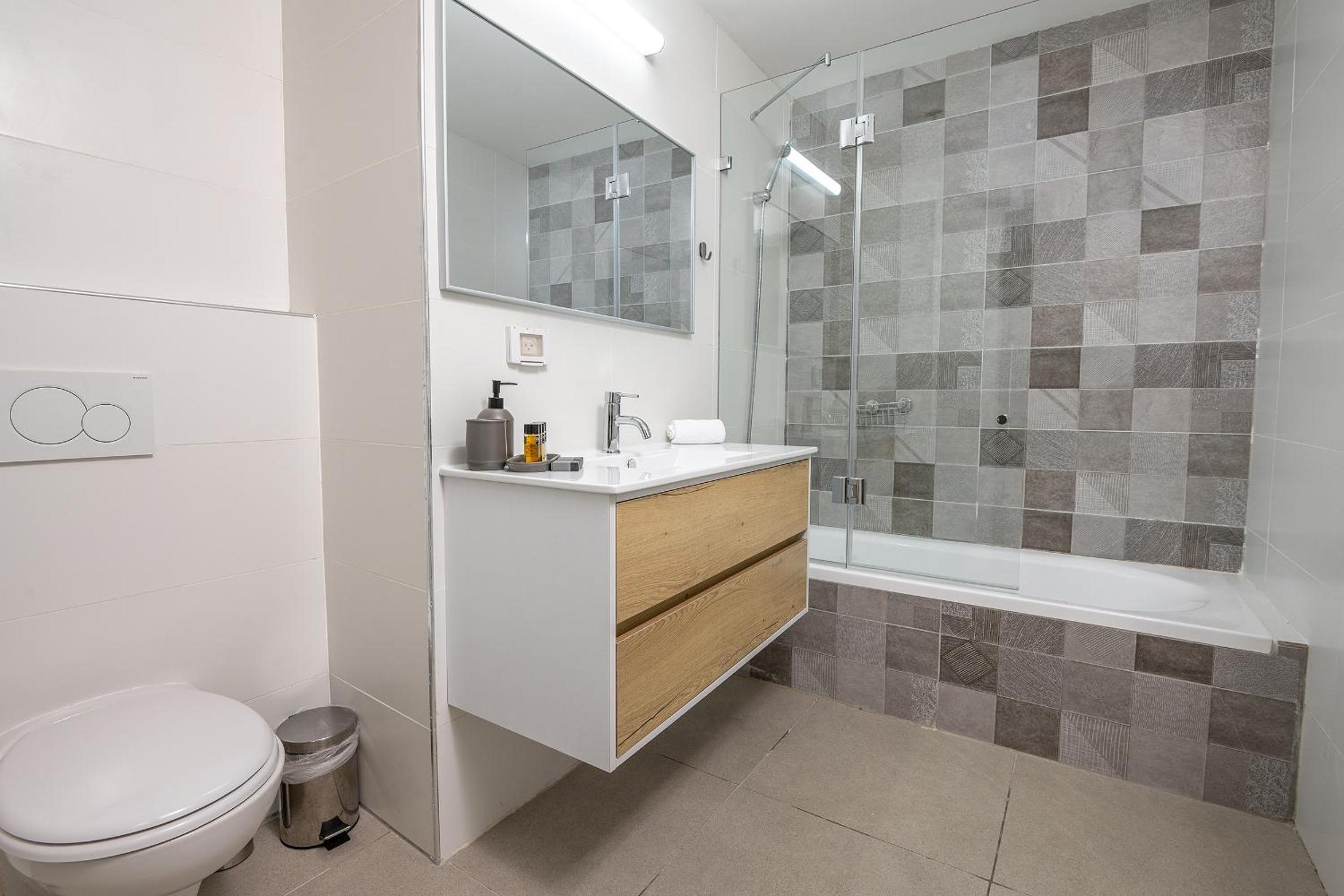 Three Bedroom Apartment with Balcony and Office  photo 2