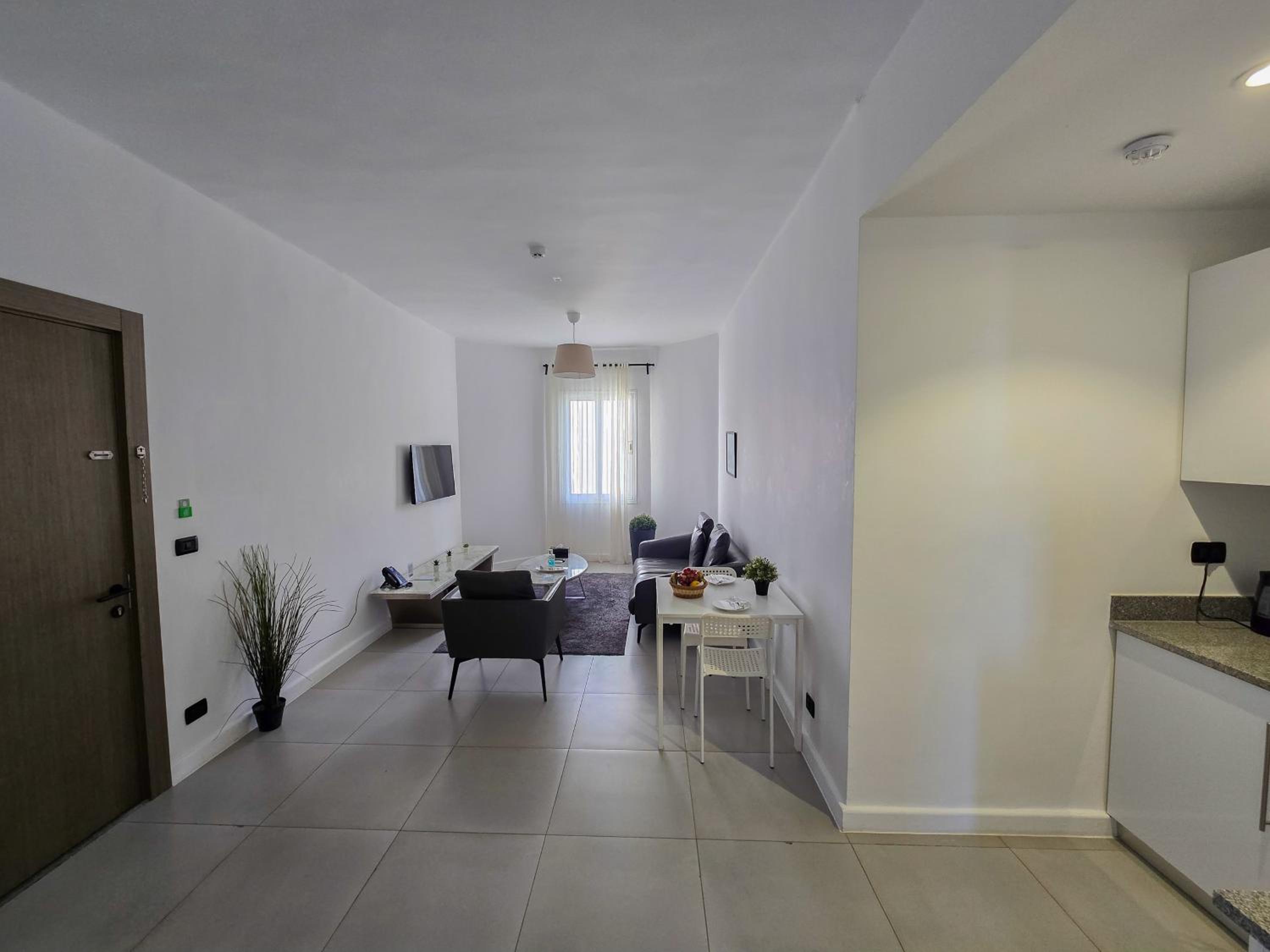 Deluxe Suite - Photo 3