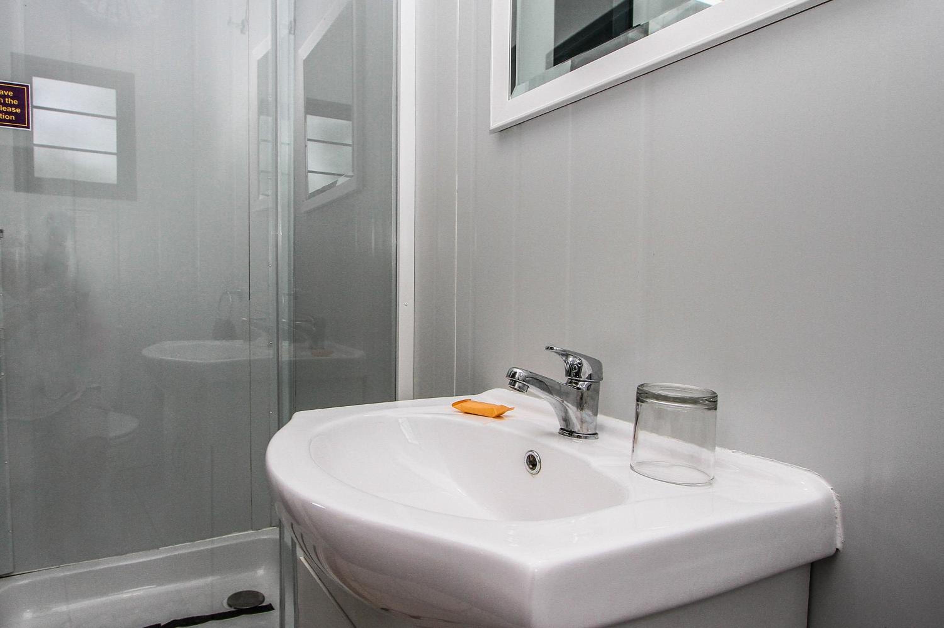 Double Room - Photo 5