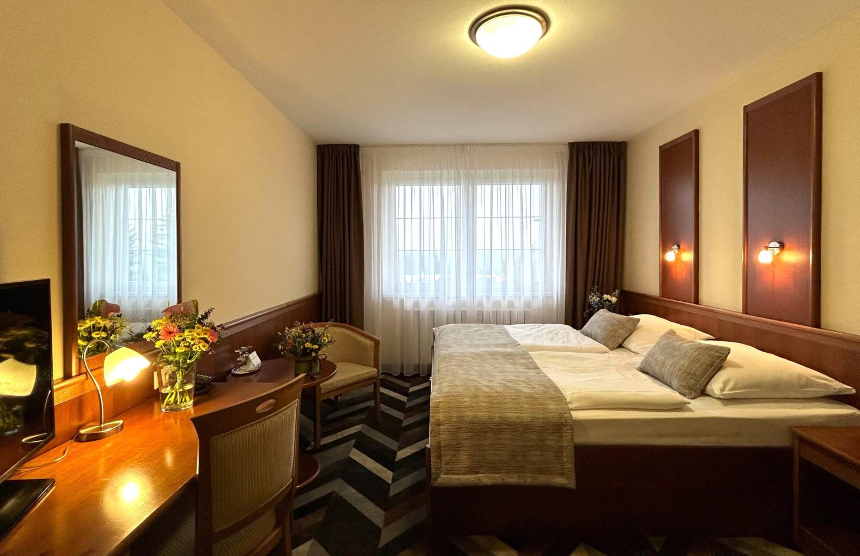 Standard Double/Twin Room - Photo 1