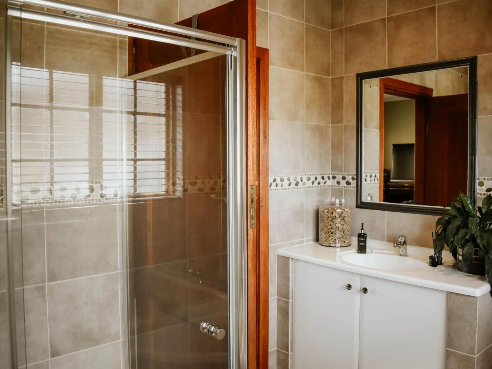 Standard Double Room - Photo 13