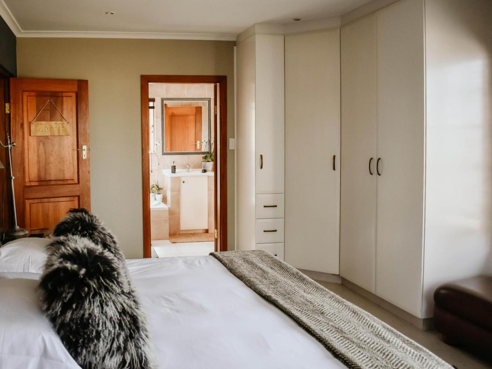 Standard King Room - Photo 3