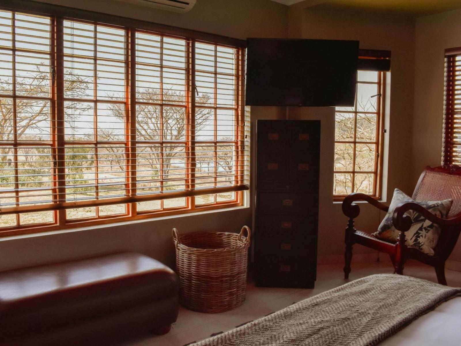 Standard King Room - Photo 10