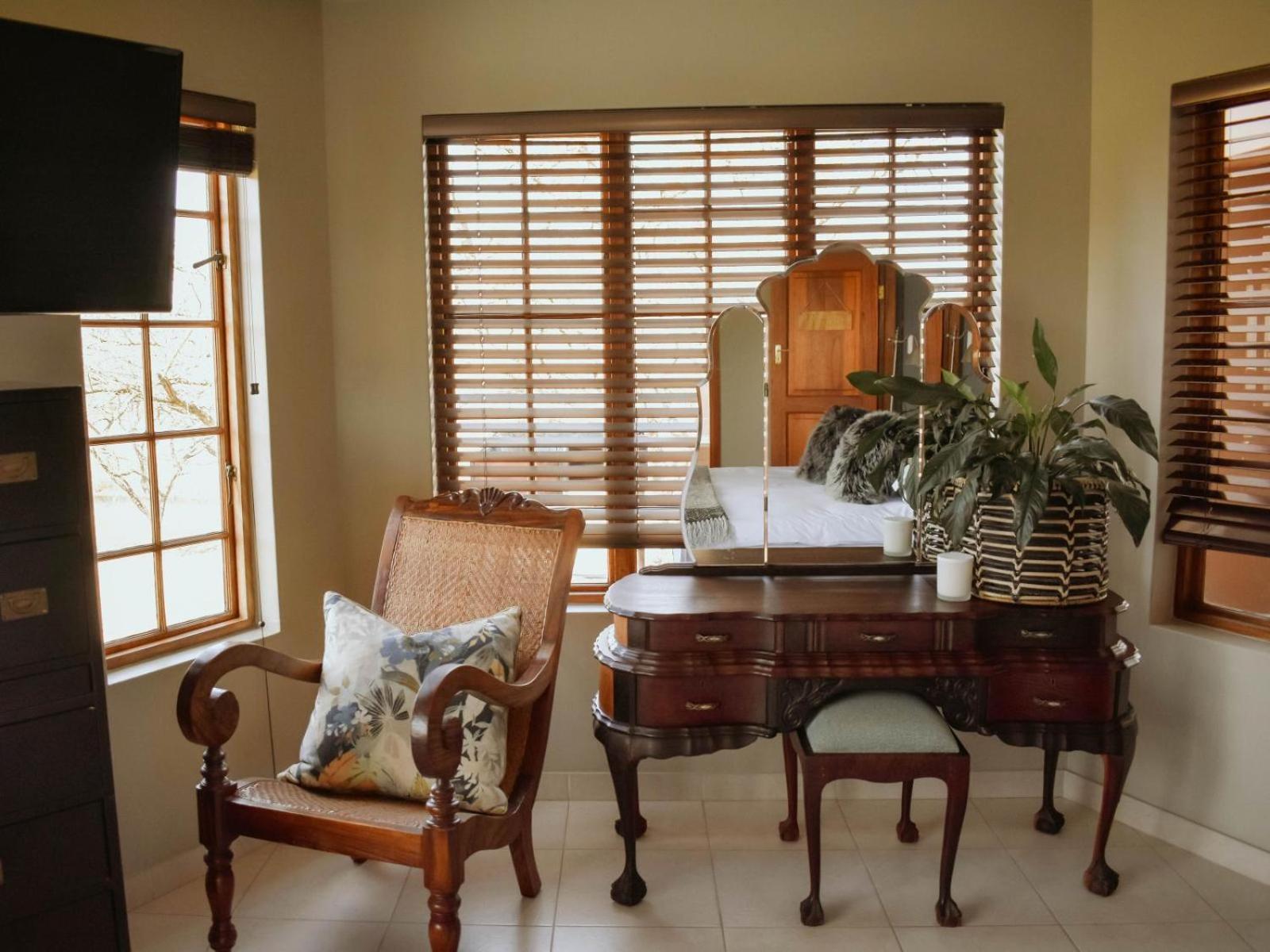 Standard King Room - Photo 7