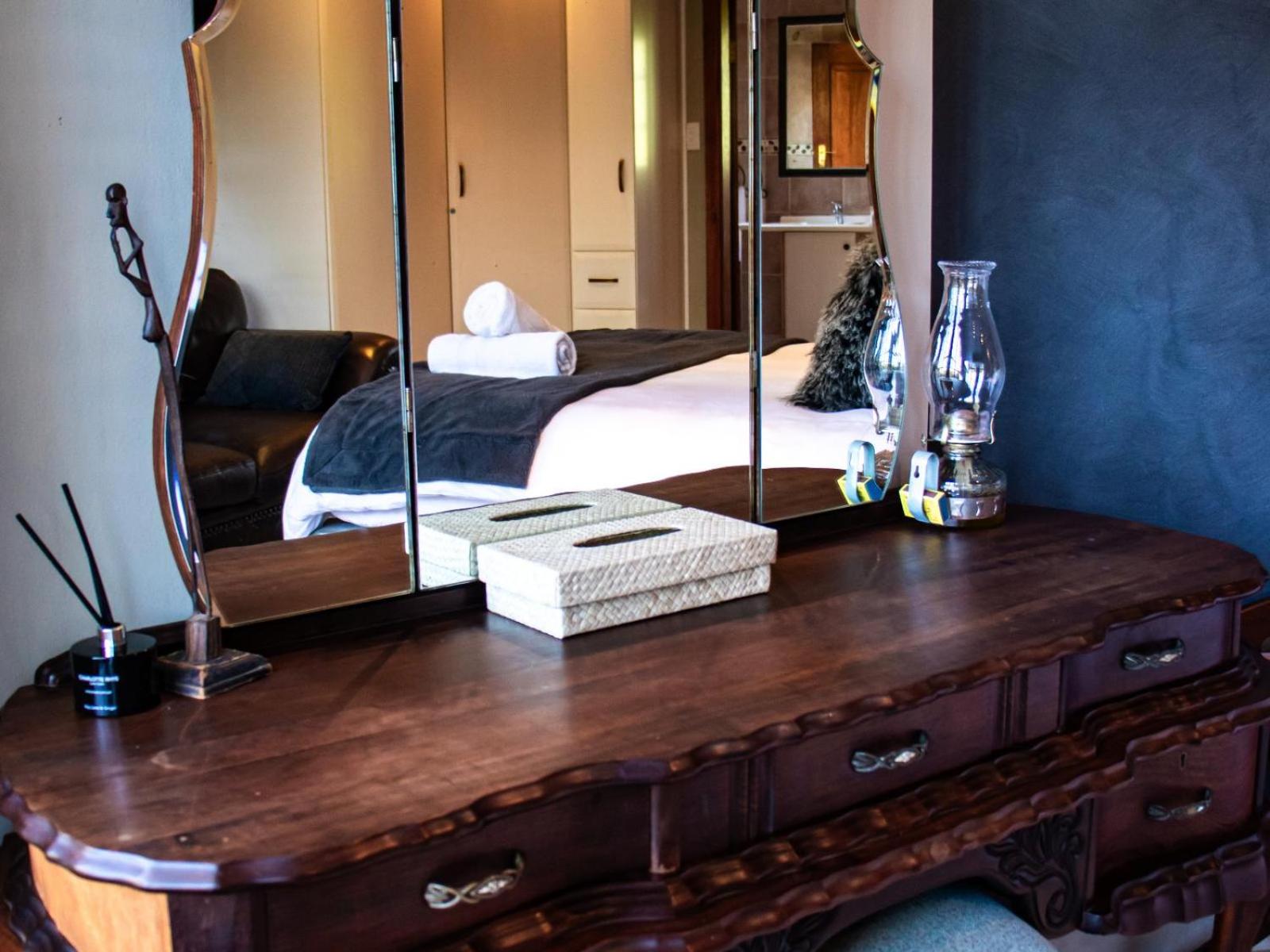 Standard King Room - Photo 12
