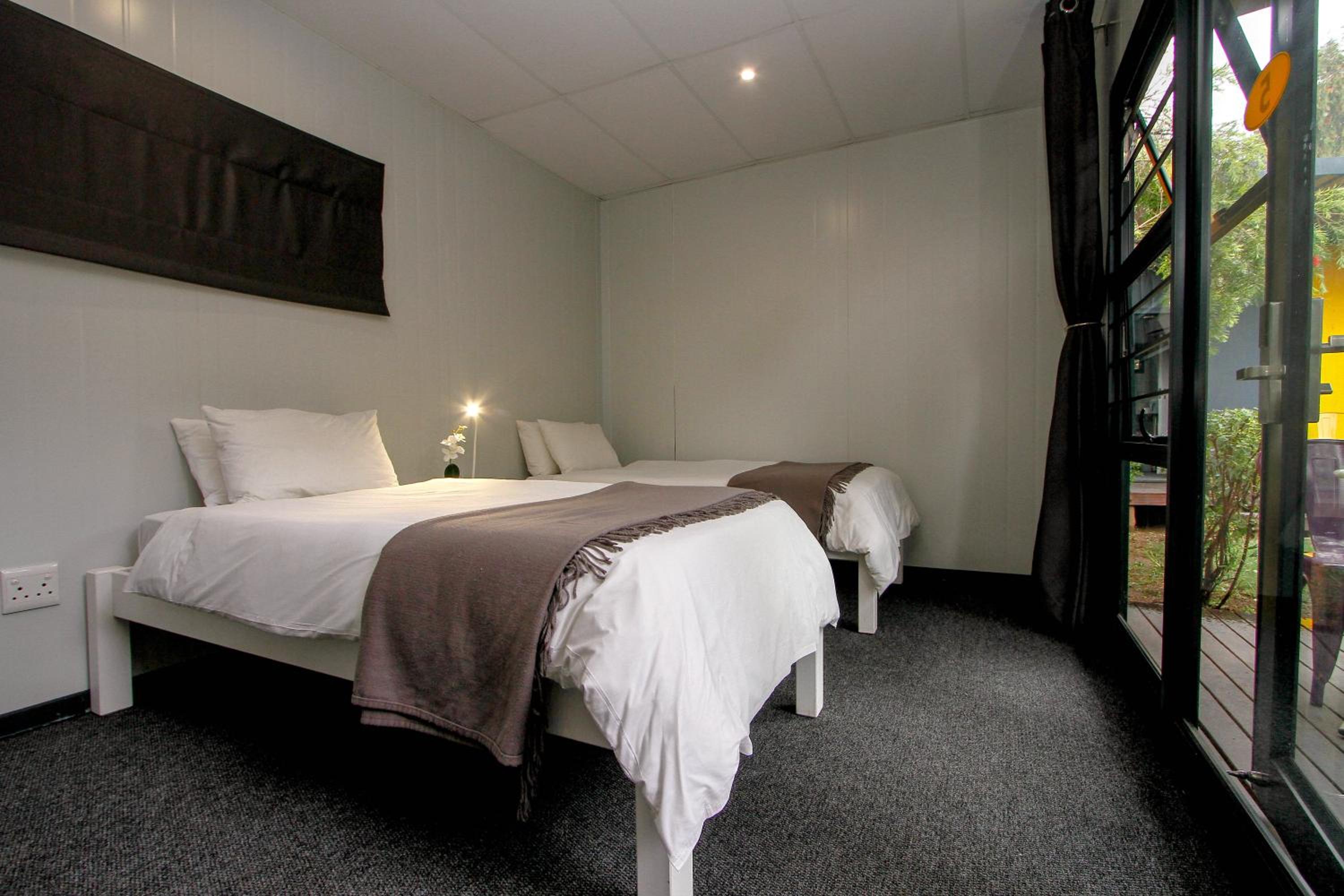 Twin Room - Photo 4