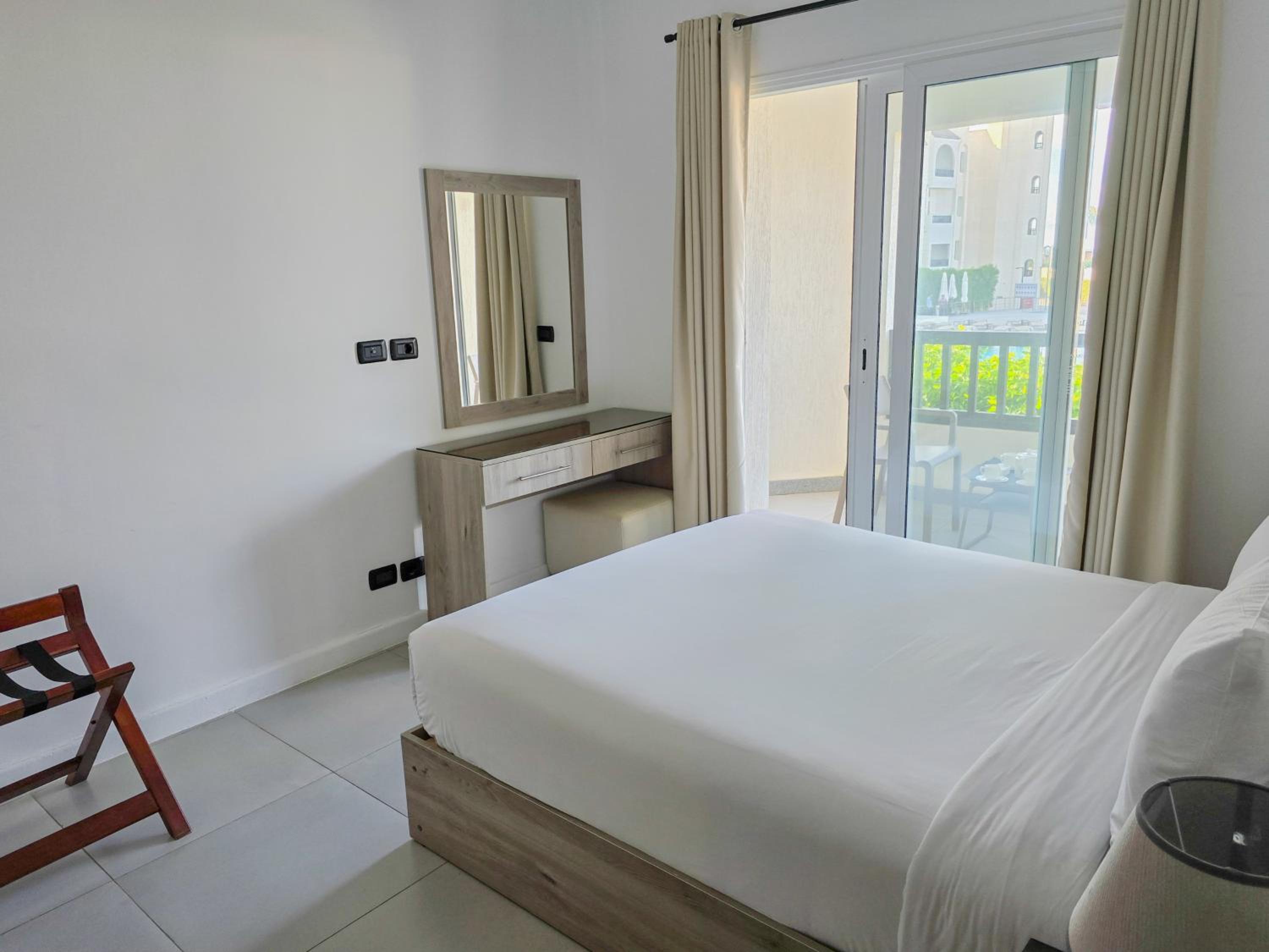 Superior Suite with Sea View - Photo 7