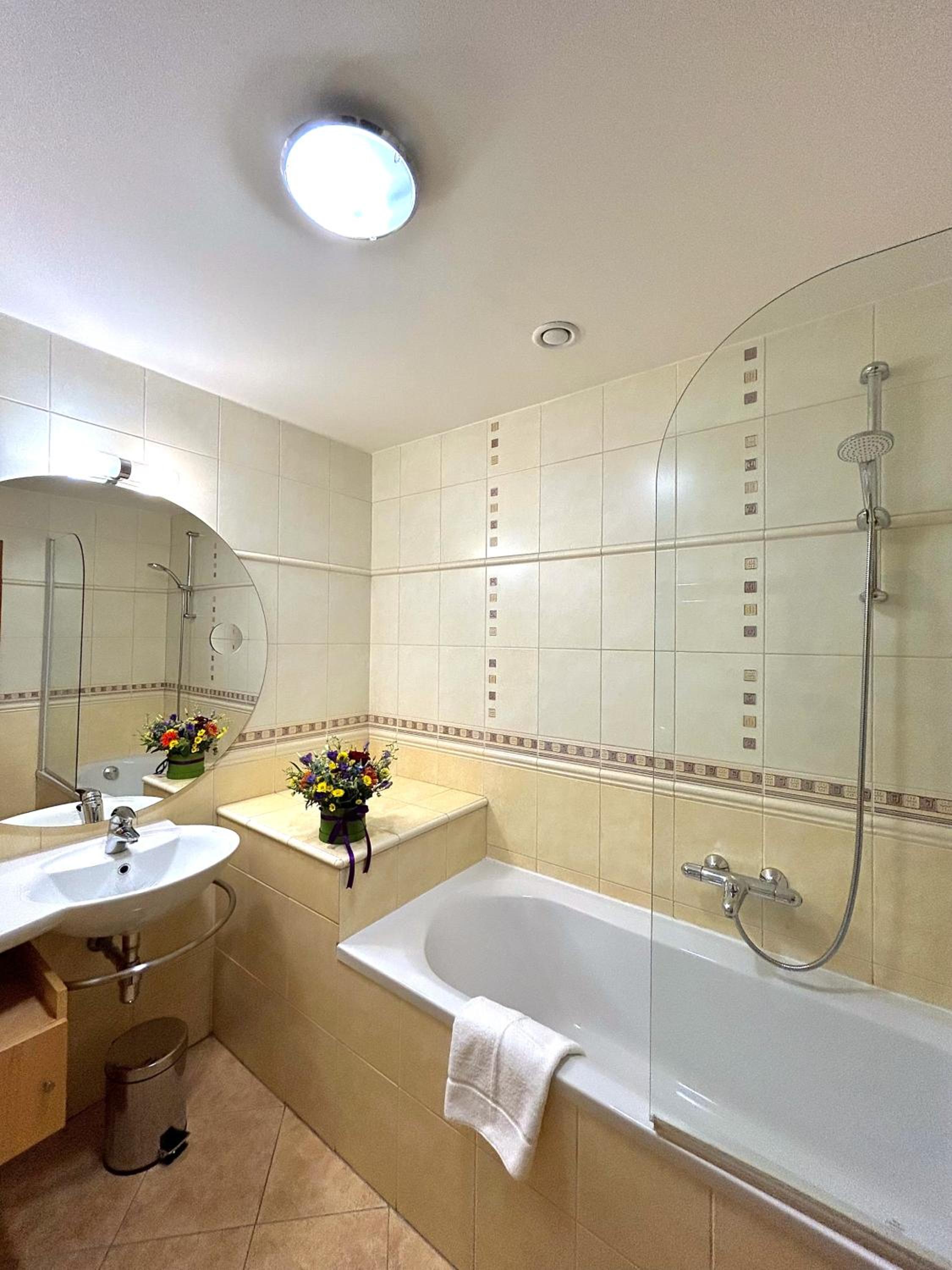 Standard Double/Twin Room - Photo 2
