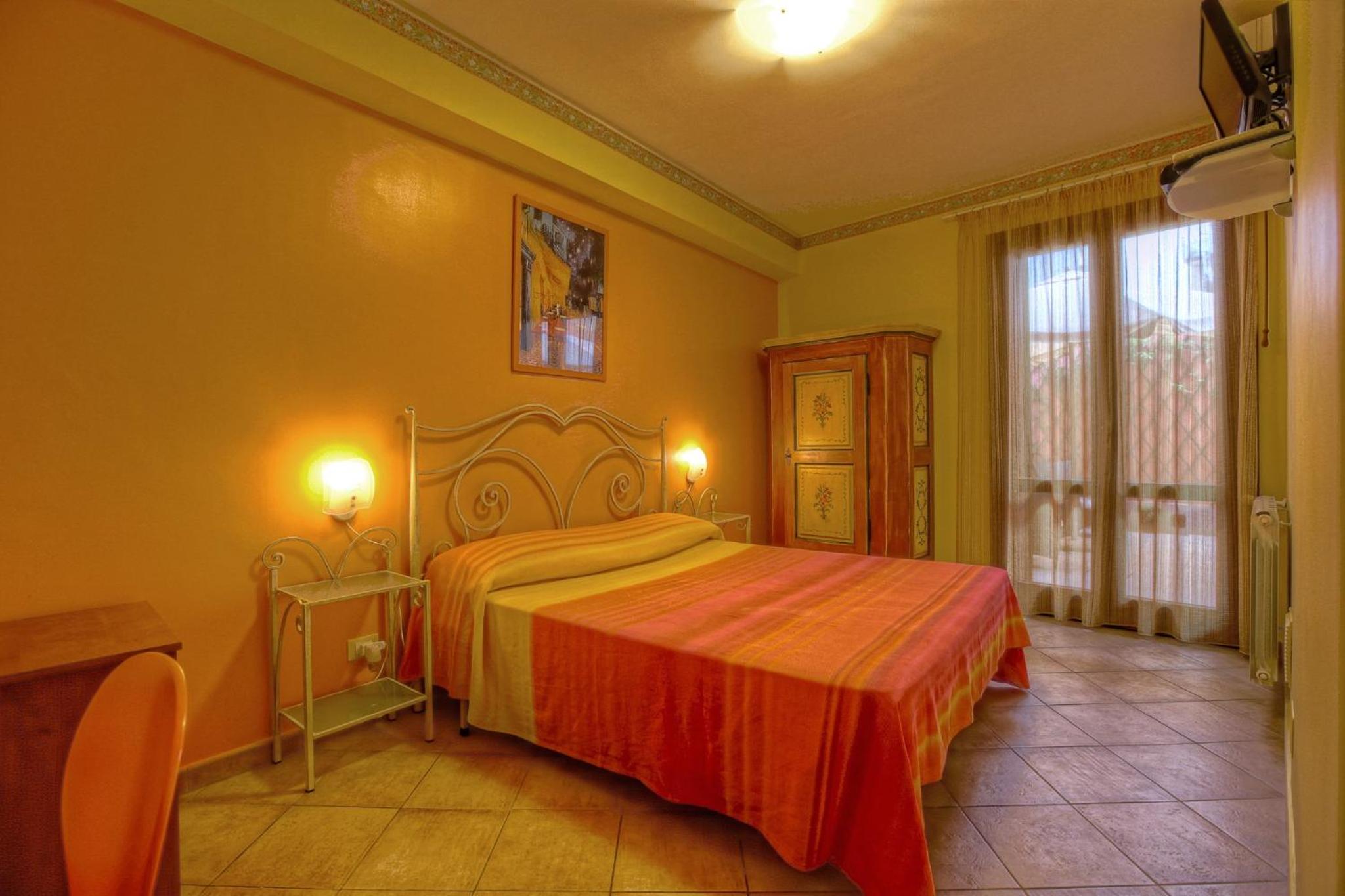 Double Room - Photo 3